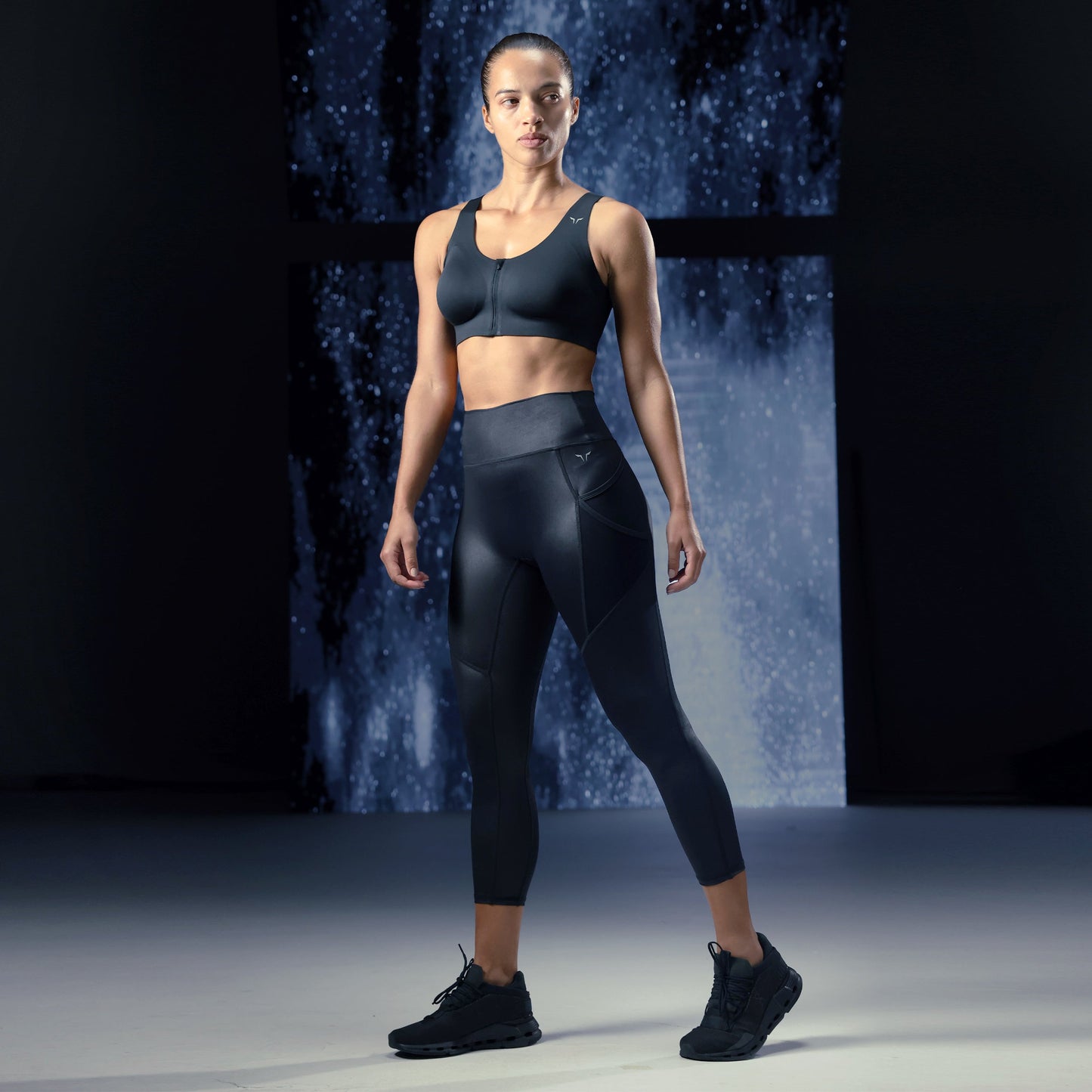 حمالة صدر بيرفورمانس لاب °360 بسحاب - أسود