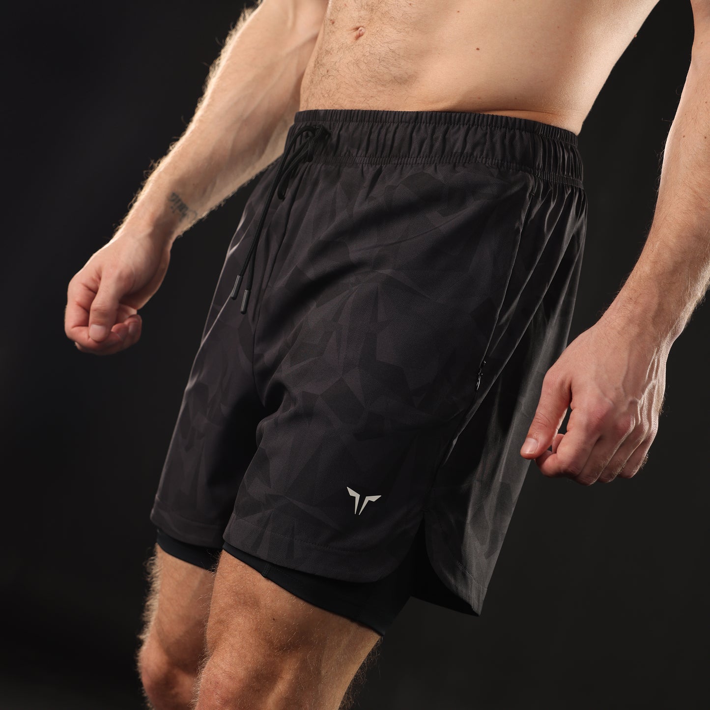 ليمتليس شورت 2 في 1 7 انش - أسود مموه 