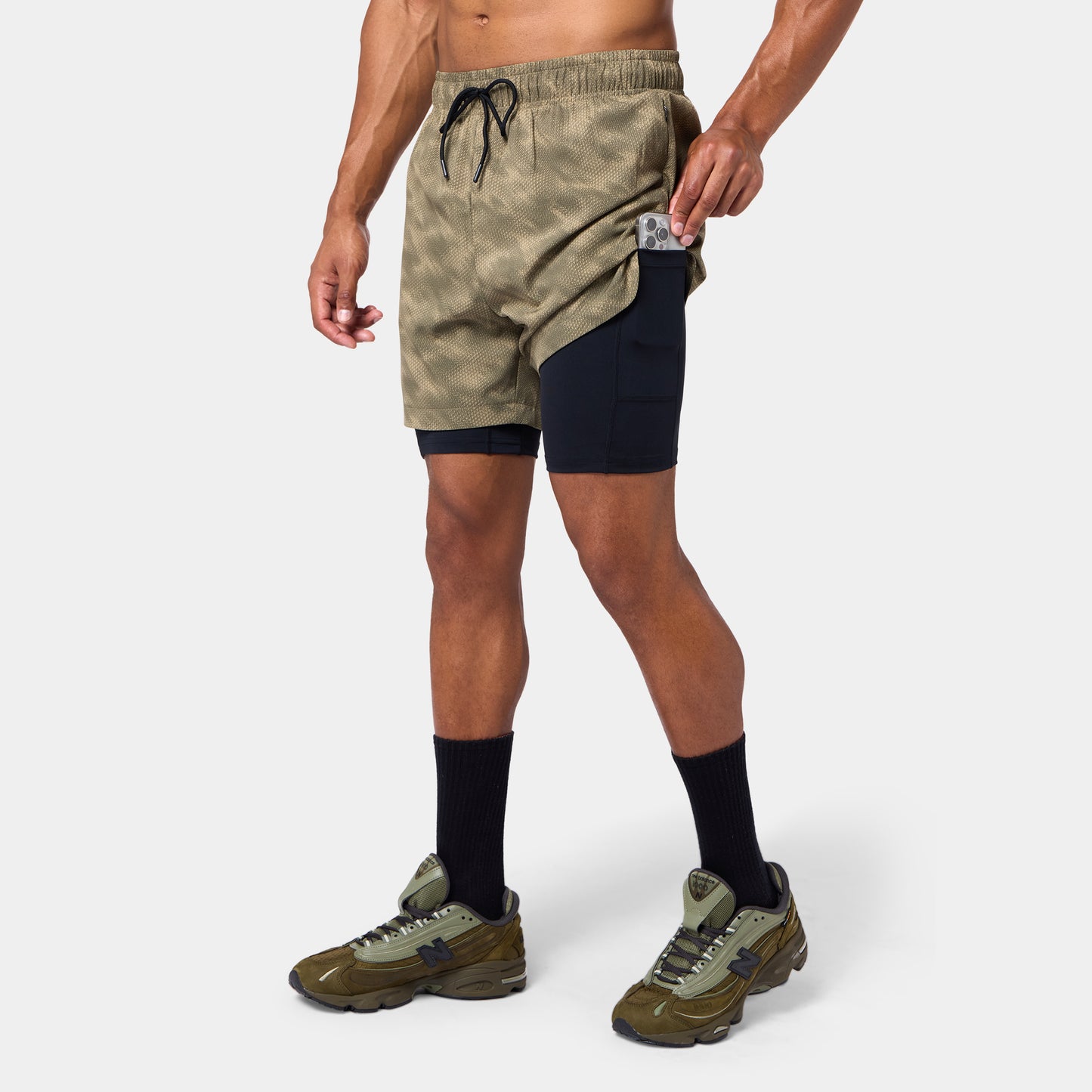 ليمتليس شورت 2 في 1 7" - طبعة زيتونية