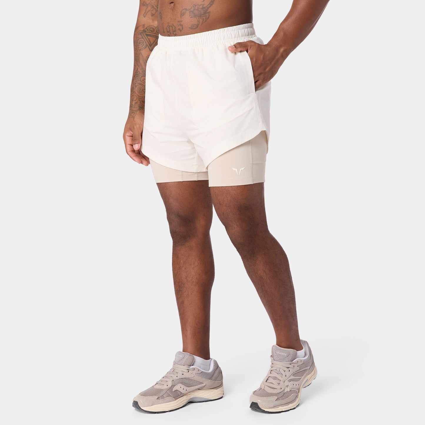 نيوتك شورت بيرفومانس 2 في 1 5" - أبيض لؤلؤي