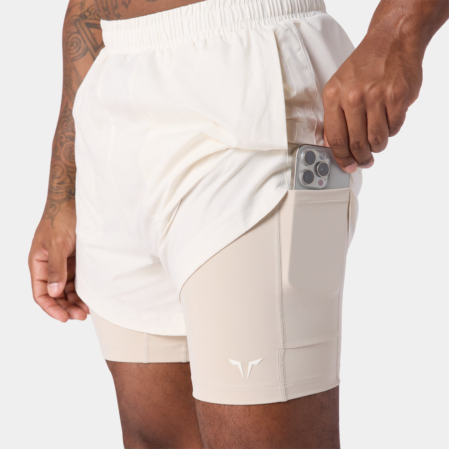 نيوتك شورت بيرفومانس 2 في 1 5" - أبيض لؤلؤي