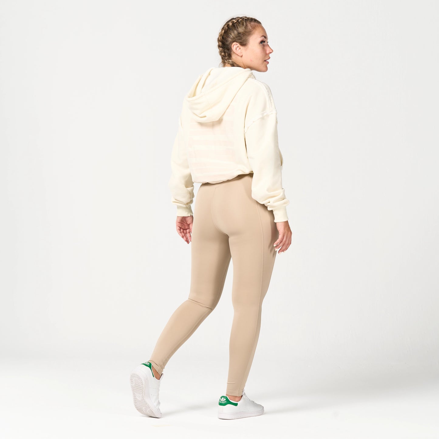 هودي مع شعار مطرز- سكري مارل