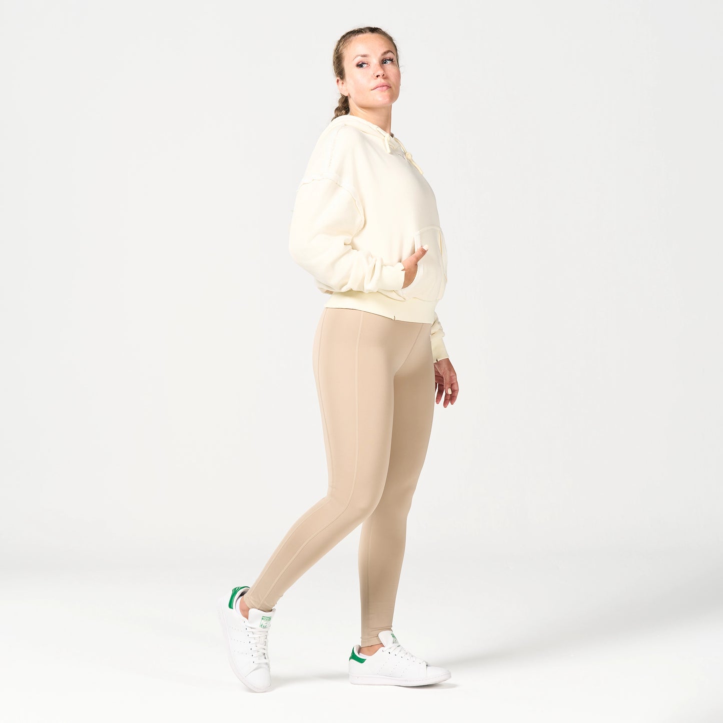 هودي مع شعار مطرز- سكري مارل