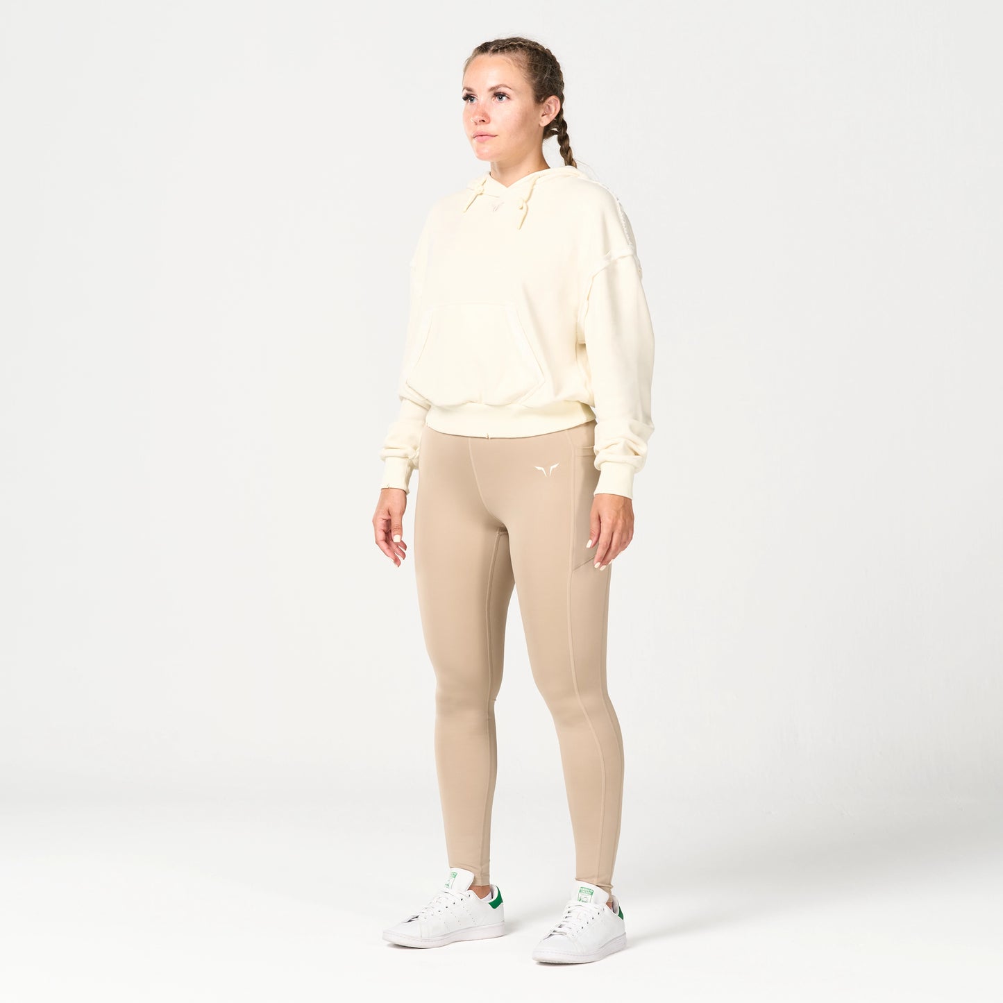 هودي مع شعار مطرز- سكري مارل