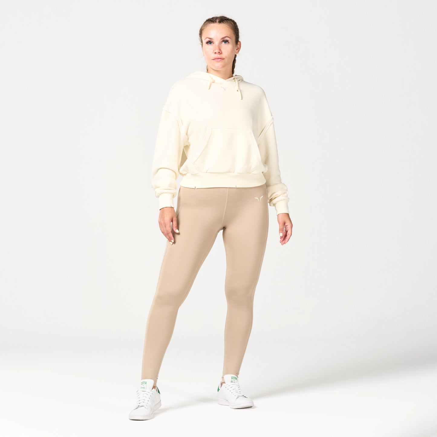 هودي مع شعار مطرز- سكري مارل