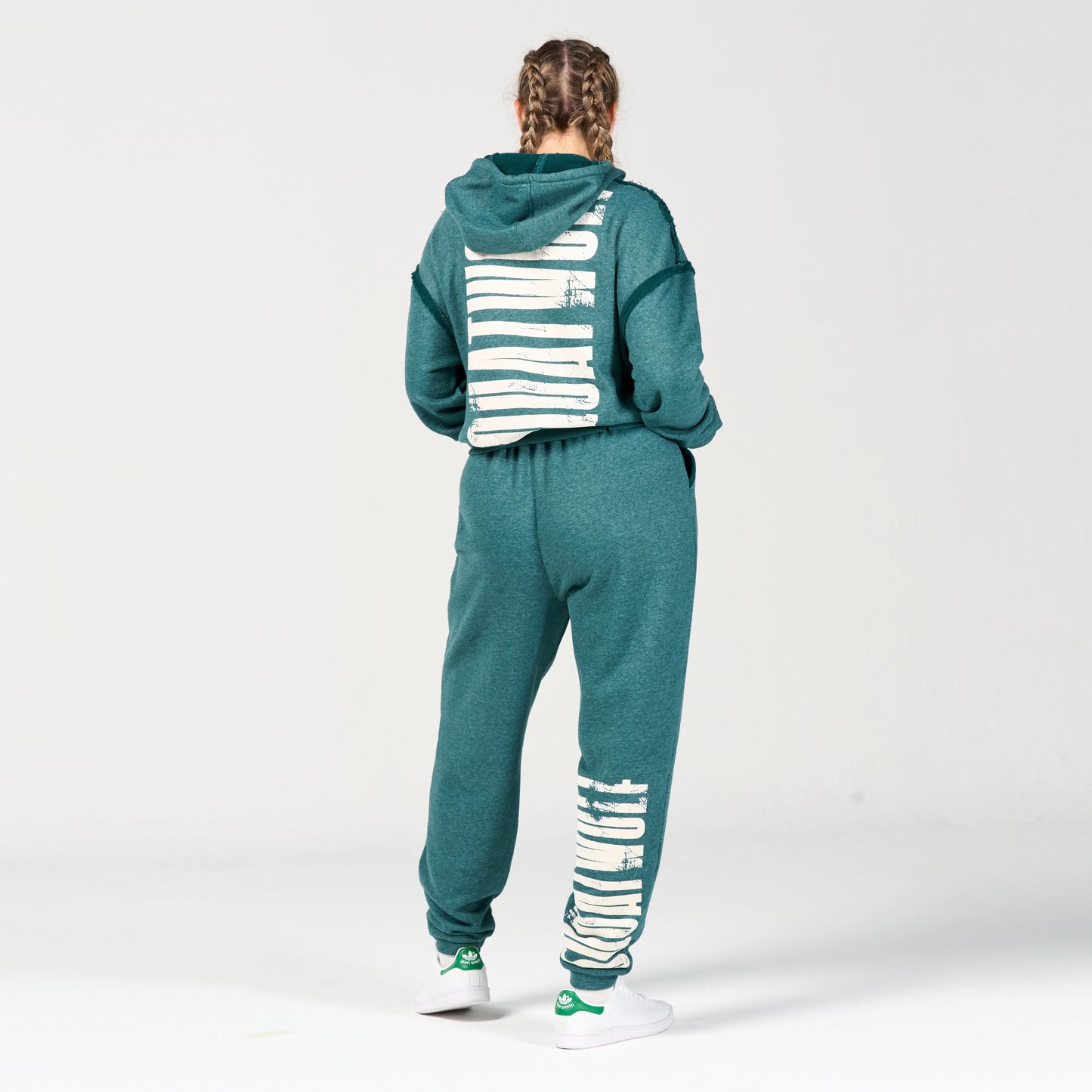 هودي ريتروجرايد مع شعار مطرز- أزرق كلاسيكي مارل