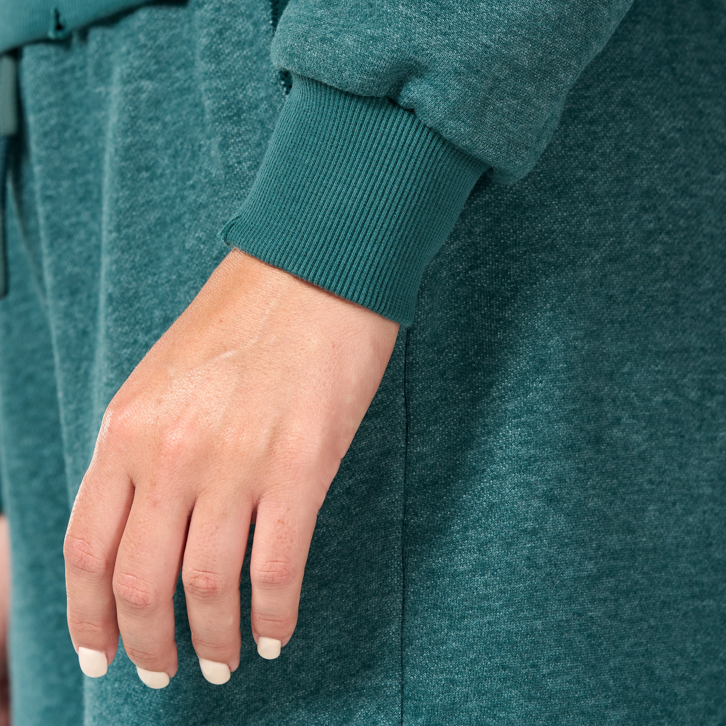 هودي ريتروجرايد مع شعار مطرز- أزرق كلاسيكي مارل