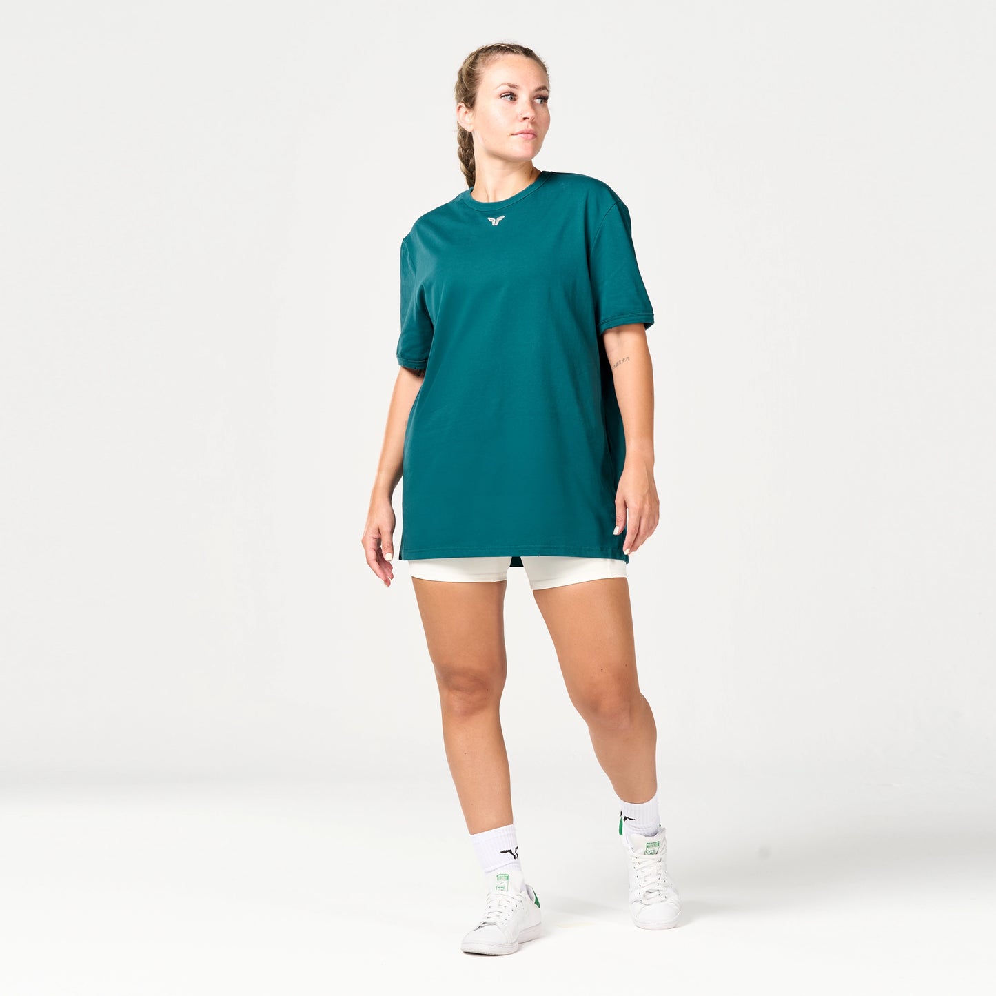 تيشيرت فضفاض مع شعار مطرز- أزرق كلاسيكي مارل