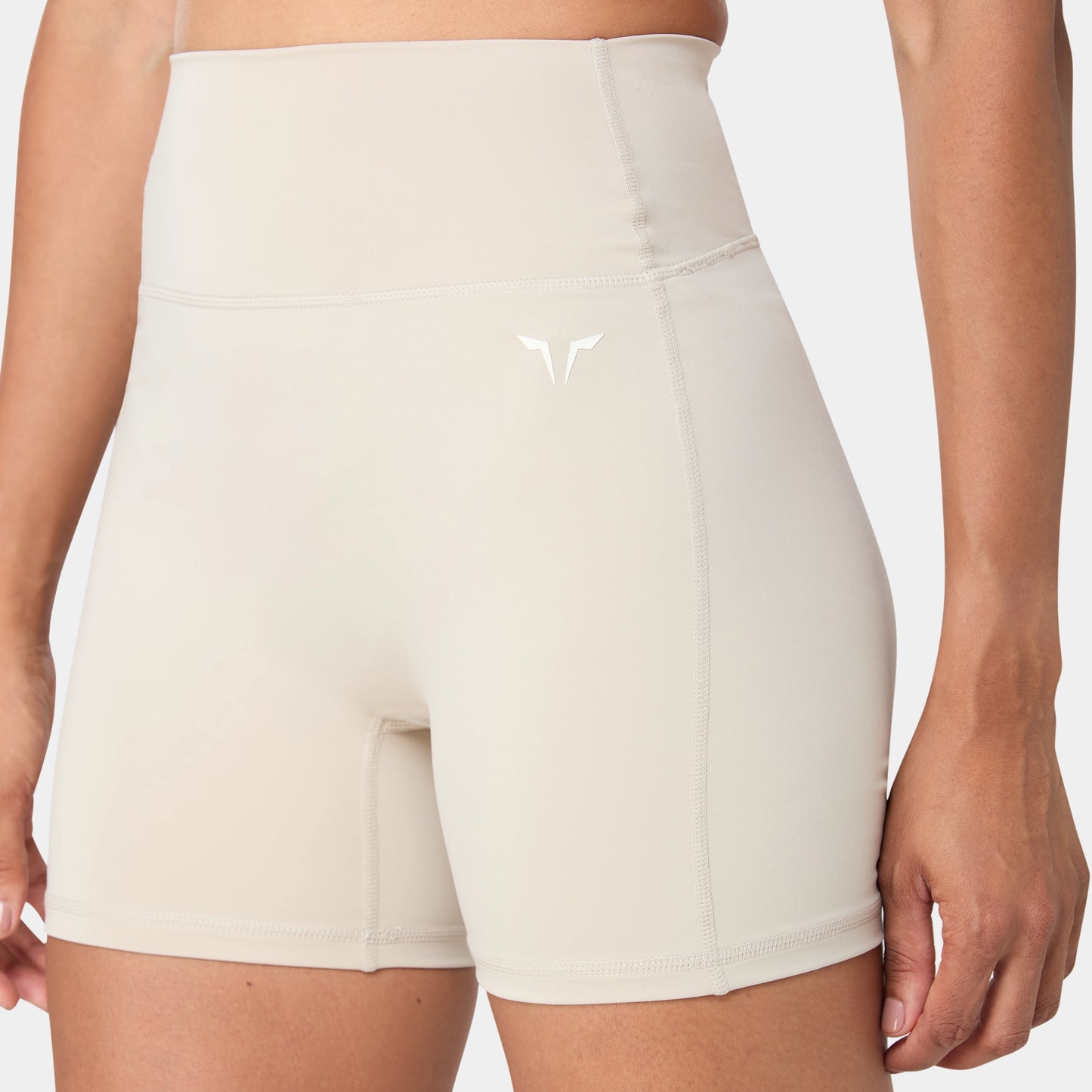 شورت بخصر مرتفع 5"- فضي مطفي