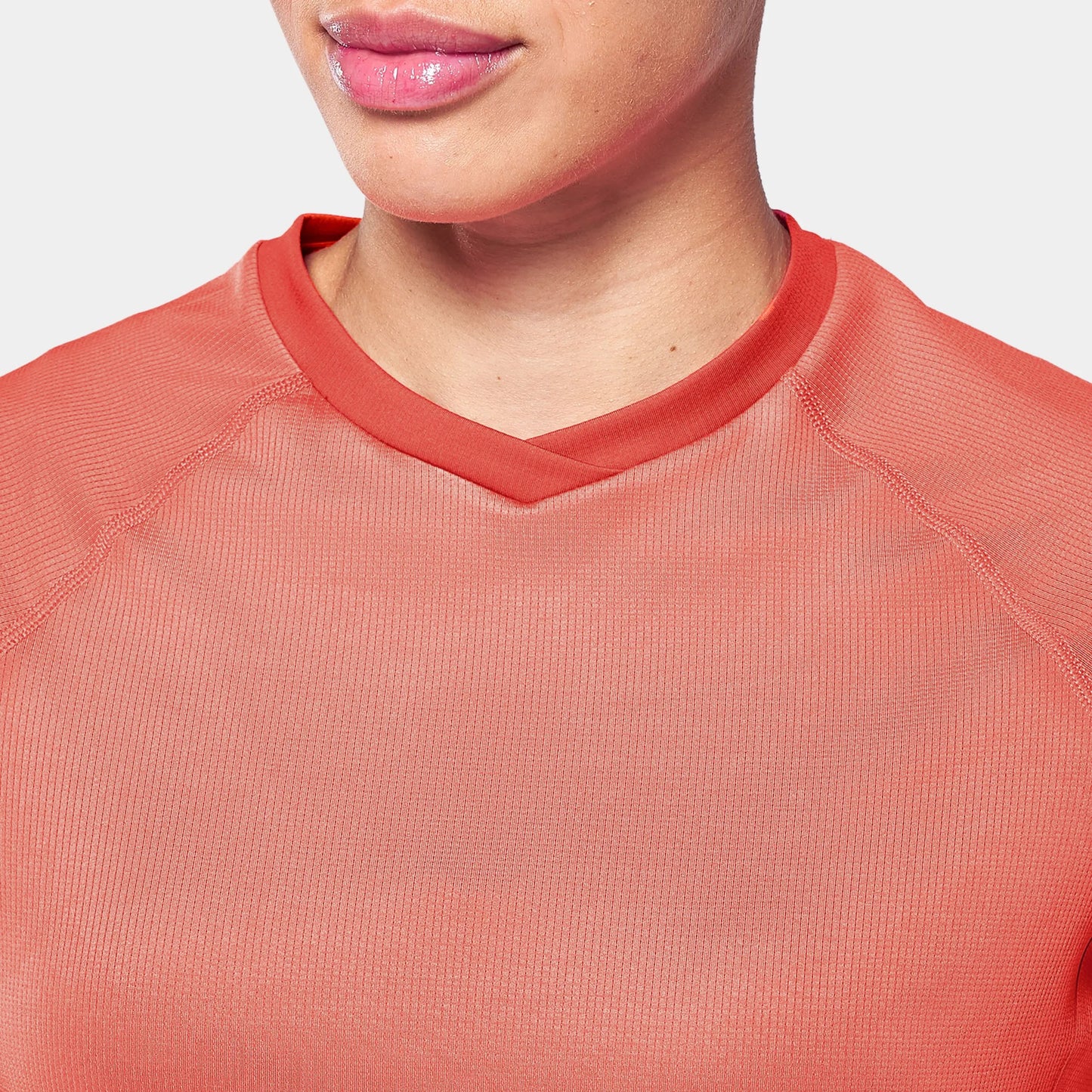 لاب 360° تيشيرت أكت دراي® بفتحة رقبة  V - مرجاني