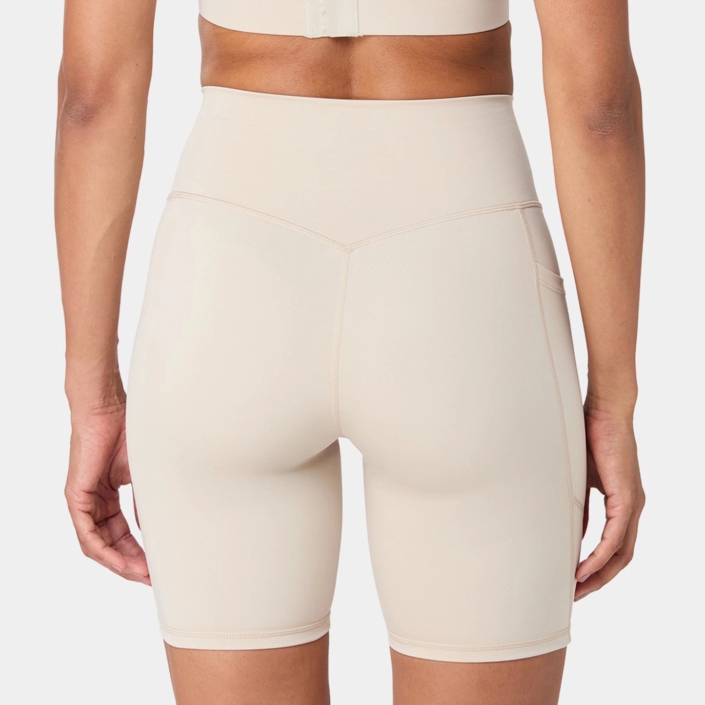 طقم إيسينشال صيفي