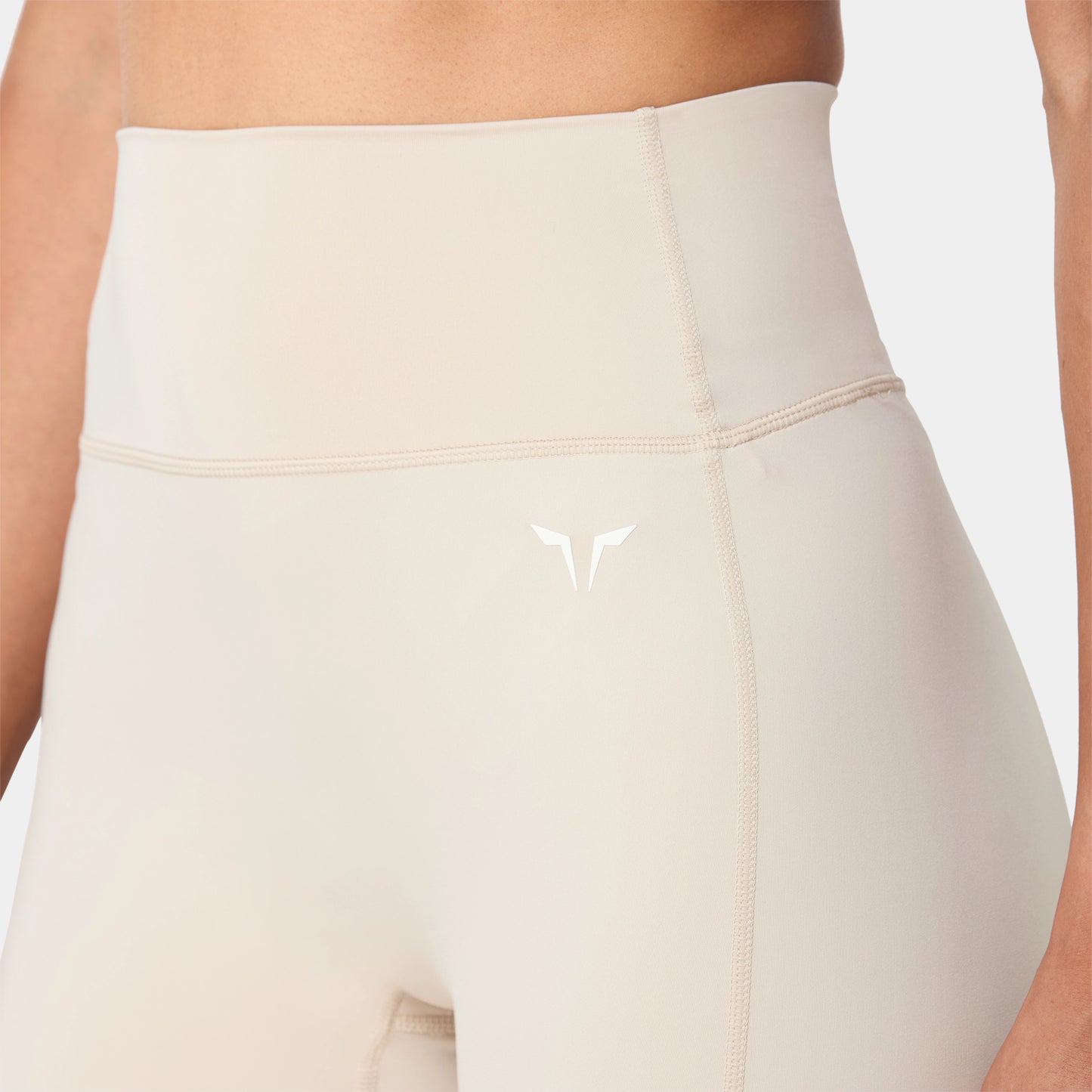 شورت بخصر مرتفع 7" - فضي مطفي