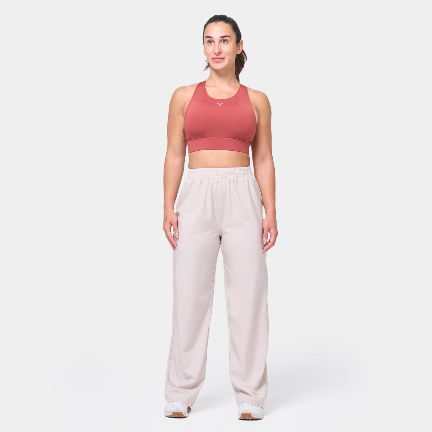 ايسينشال جوقرز مريح بنسيج ووفن المطاطي- فضي مطفي