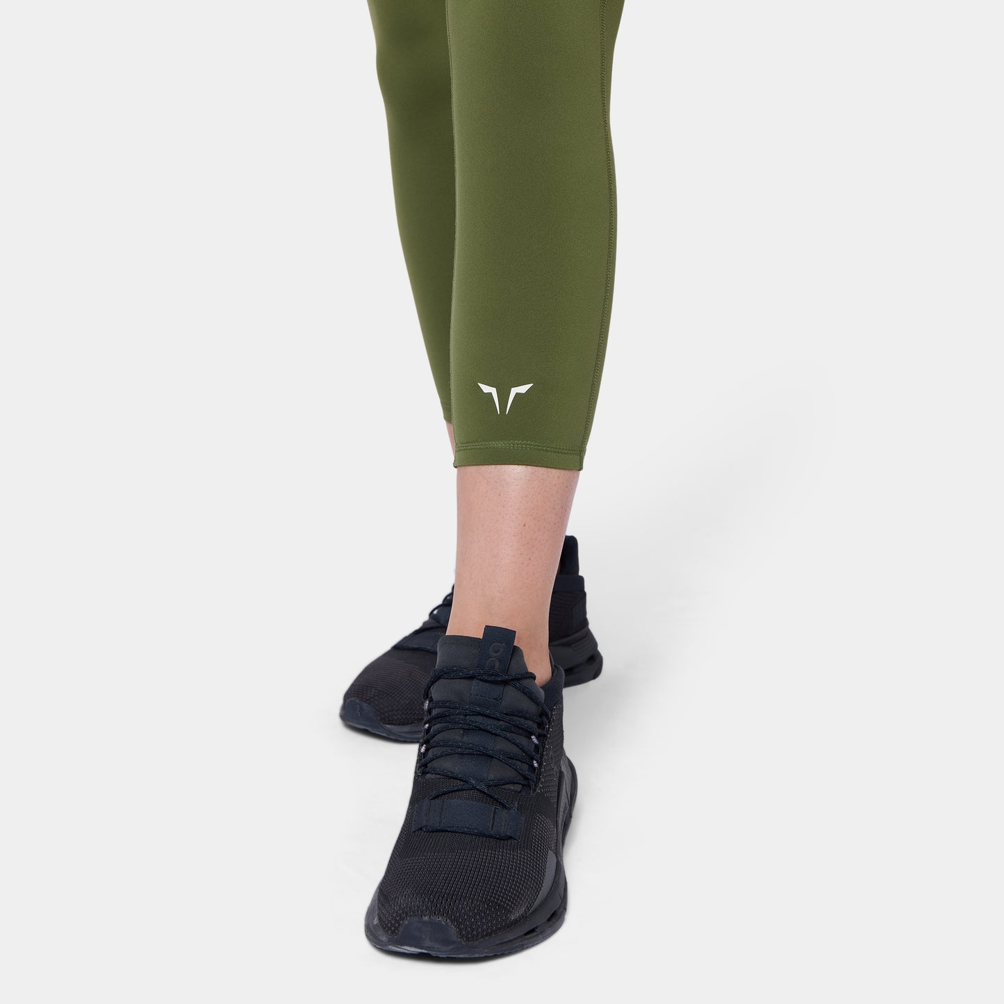 ليقنز 24" بشعار - زيتي