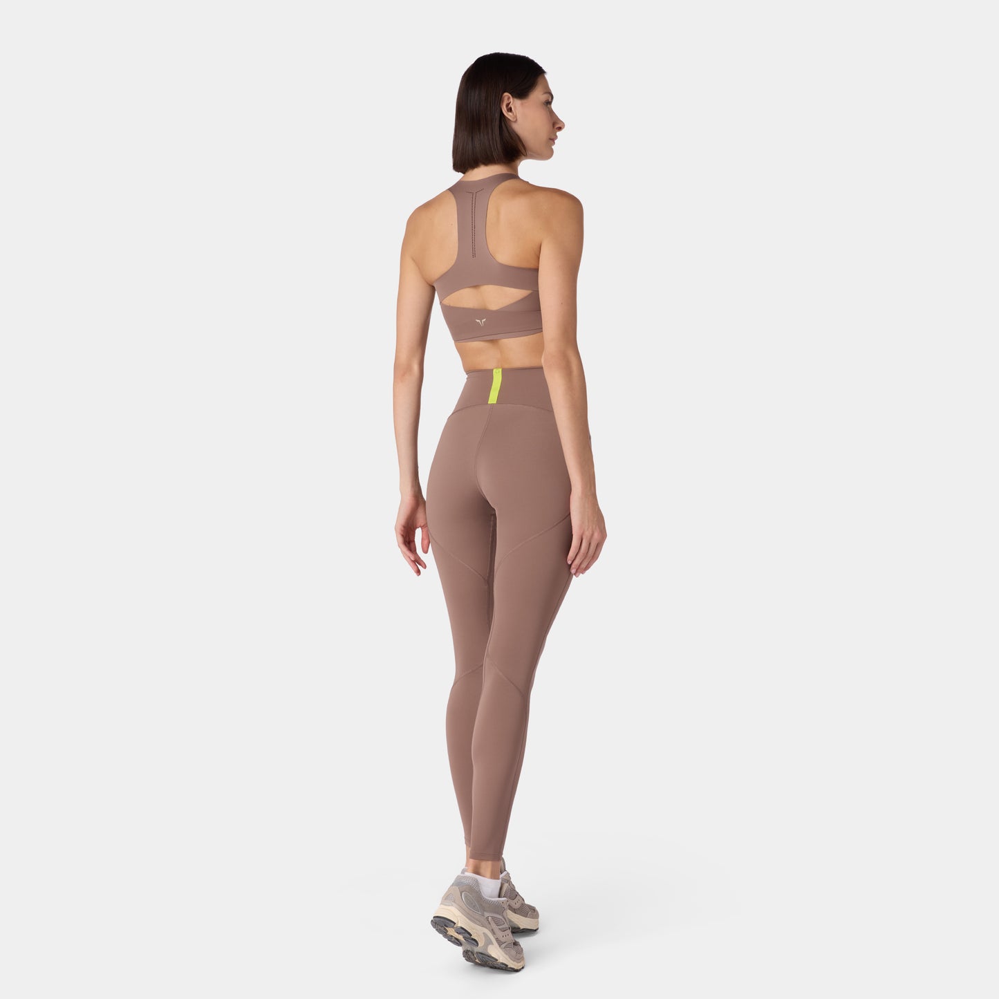 نيوتك ليقنز بيرفومانس 27" - كستنائي