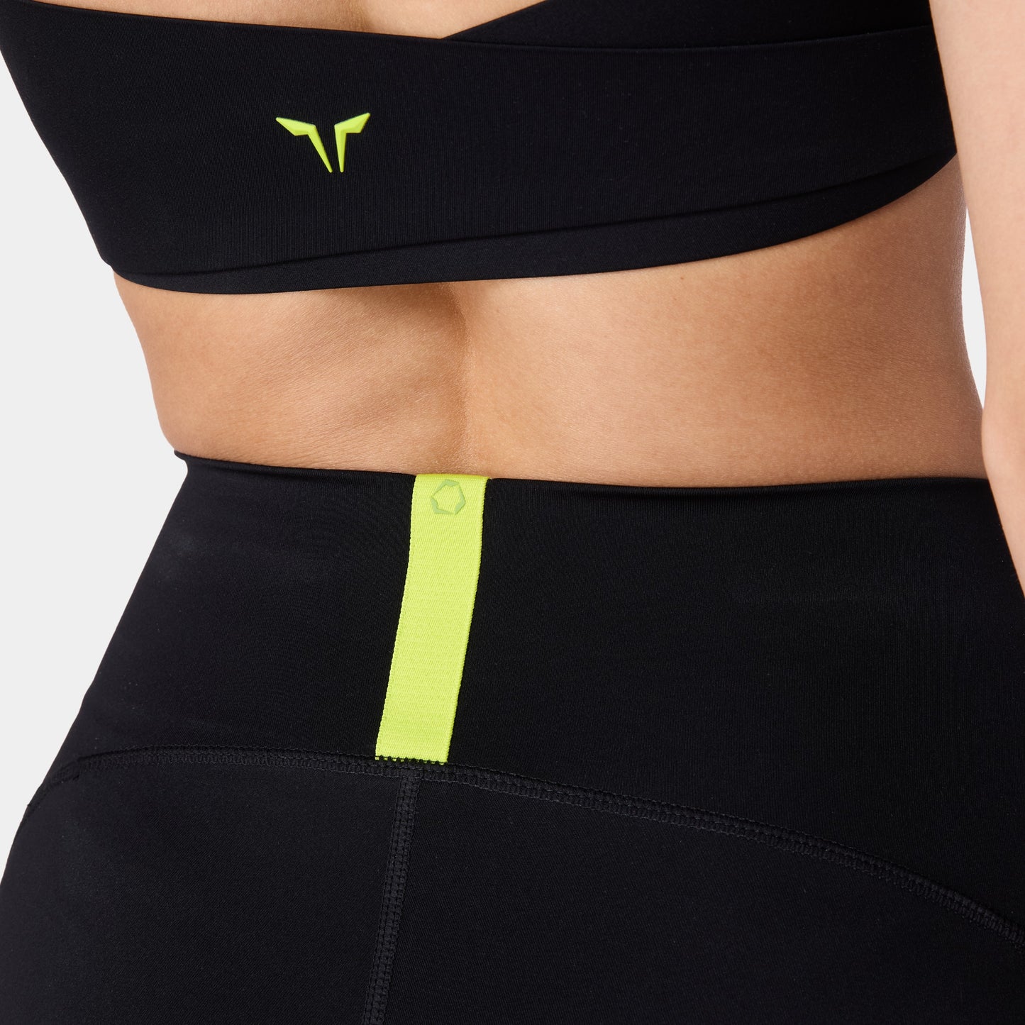 نيوتك ليقنز بيرفومانس 27" - أسود