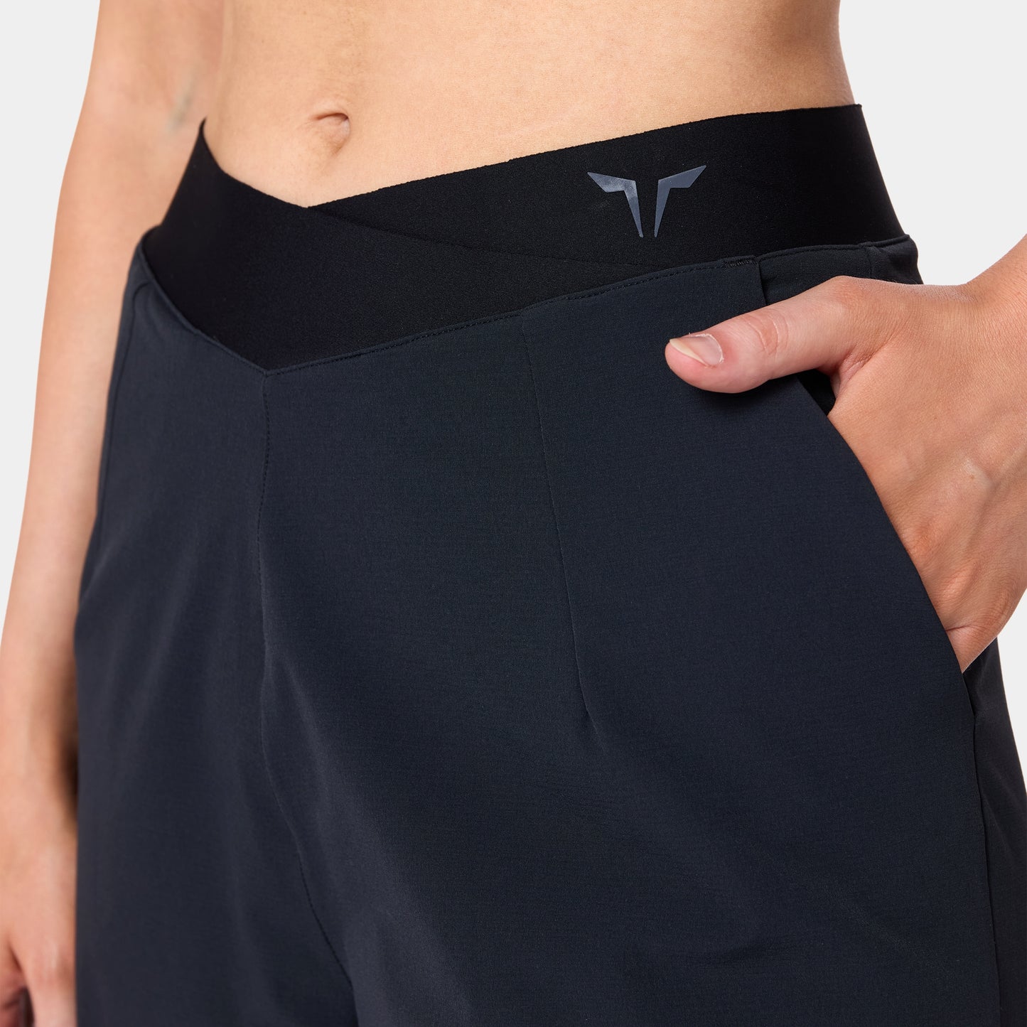 بنطلون واسع الساقين بخصر متقاطع - أسود