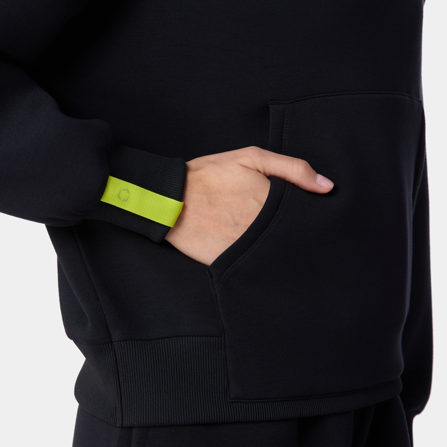 نيوتك هودي سبيسر مرتفع - أسود