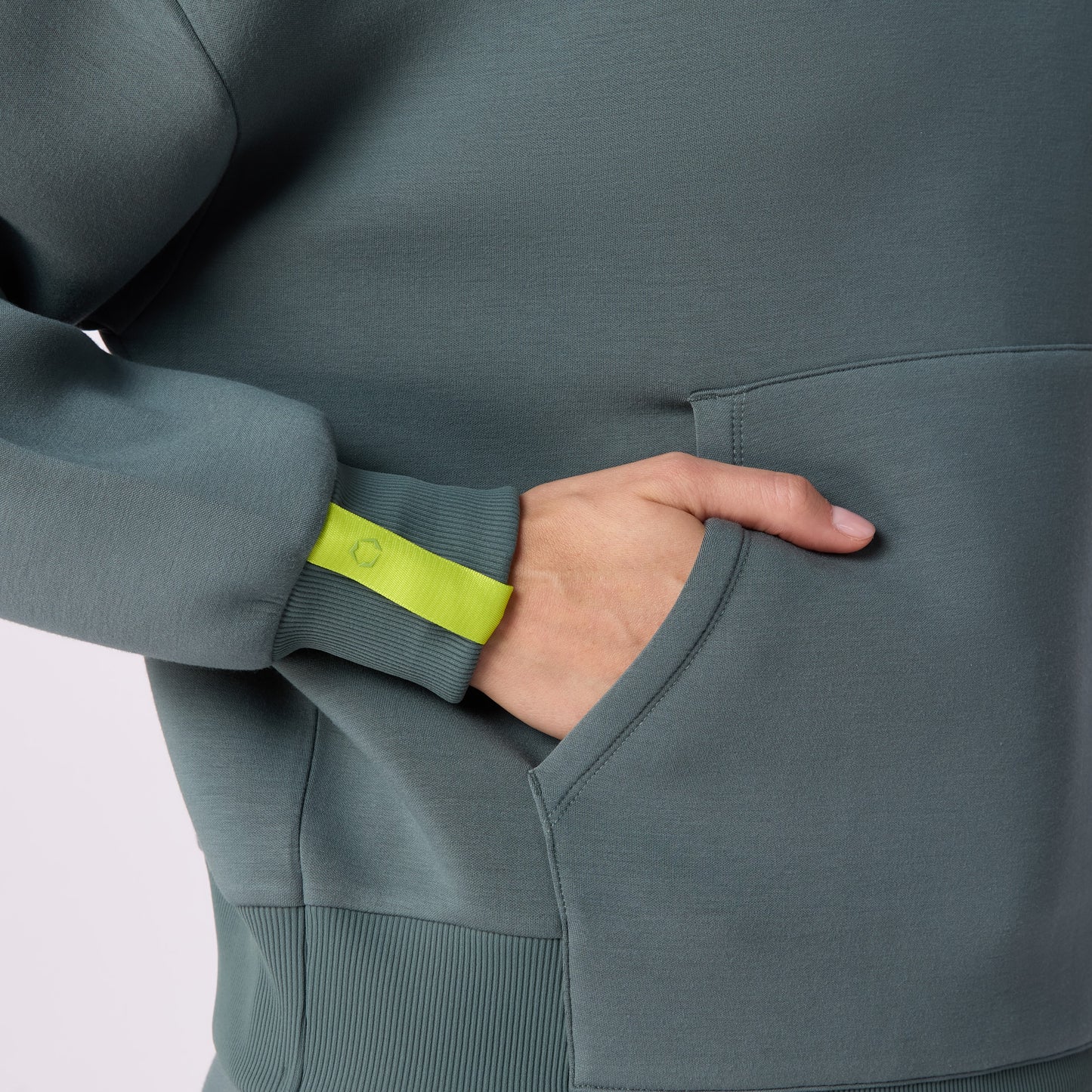 نيوتك هودي سبيسر مرتفع - فستقي