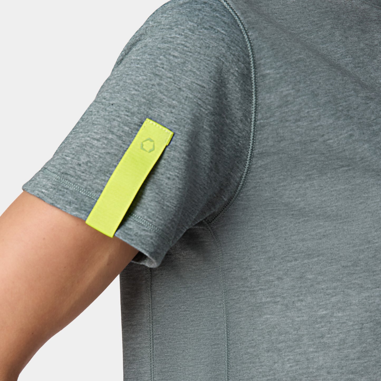 نيوتك تيشيرت آكت دراي® مرتفع - فستقي مارل