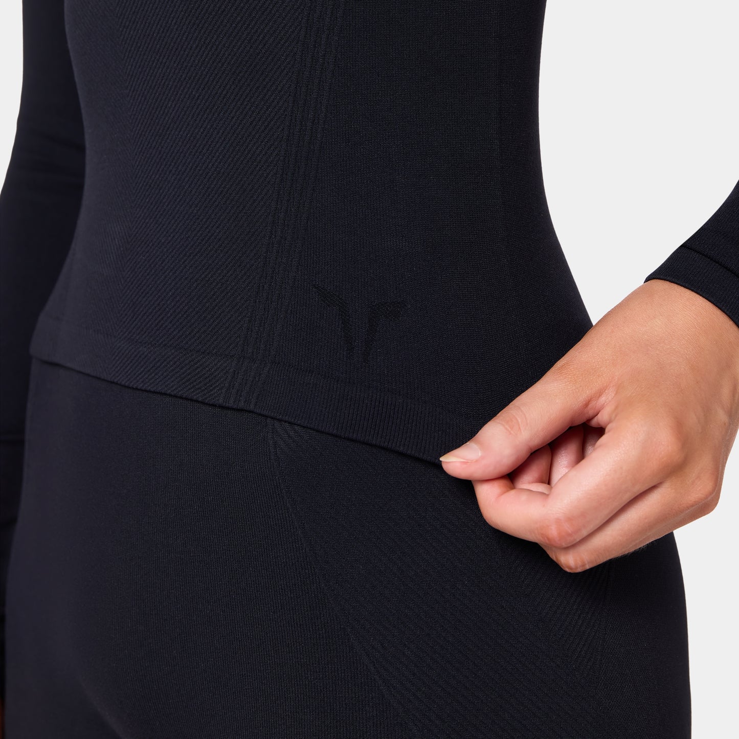 توب كونتور سيمليس بأكمام طويلة - أسود