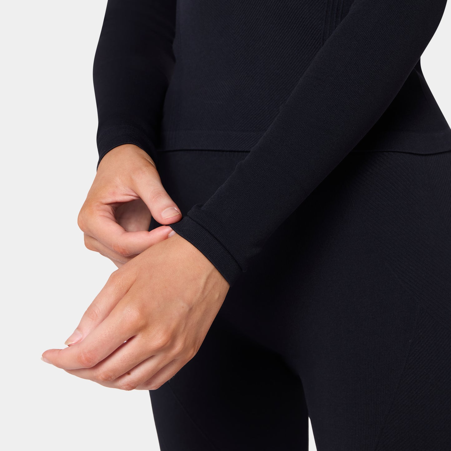 توب كونتور سيمليس بأكمام طويلة - أسود