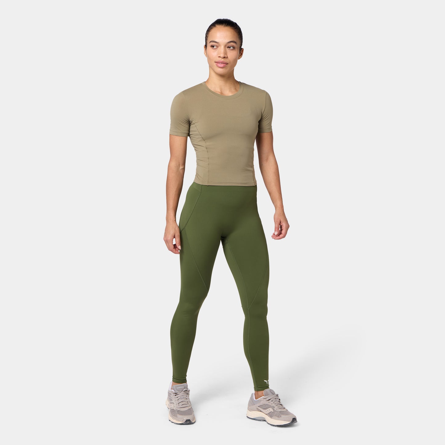 تيشيرت كونتور فائق النعومة - زيتوني