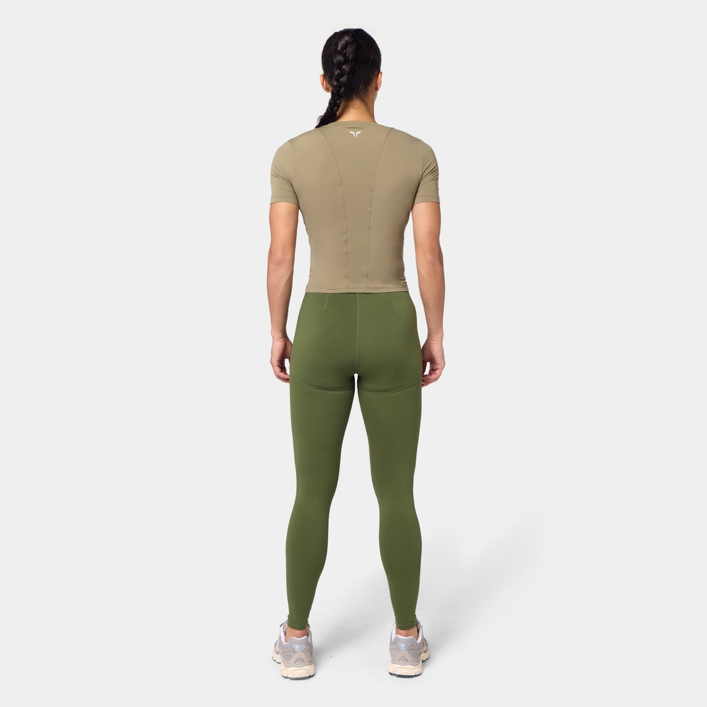 تيشيرت كونتور فائق النعومة - زيتوني