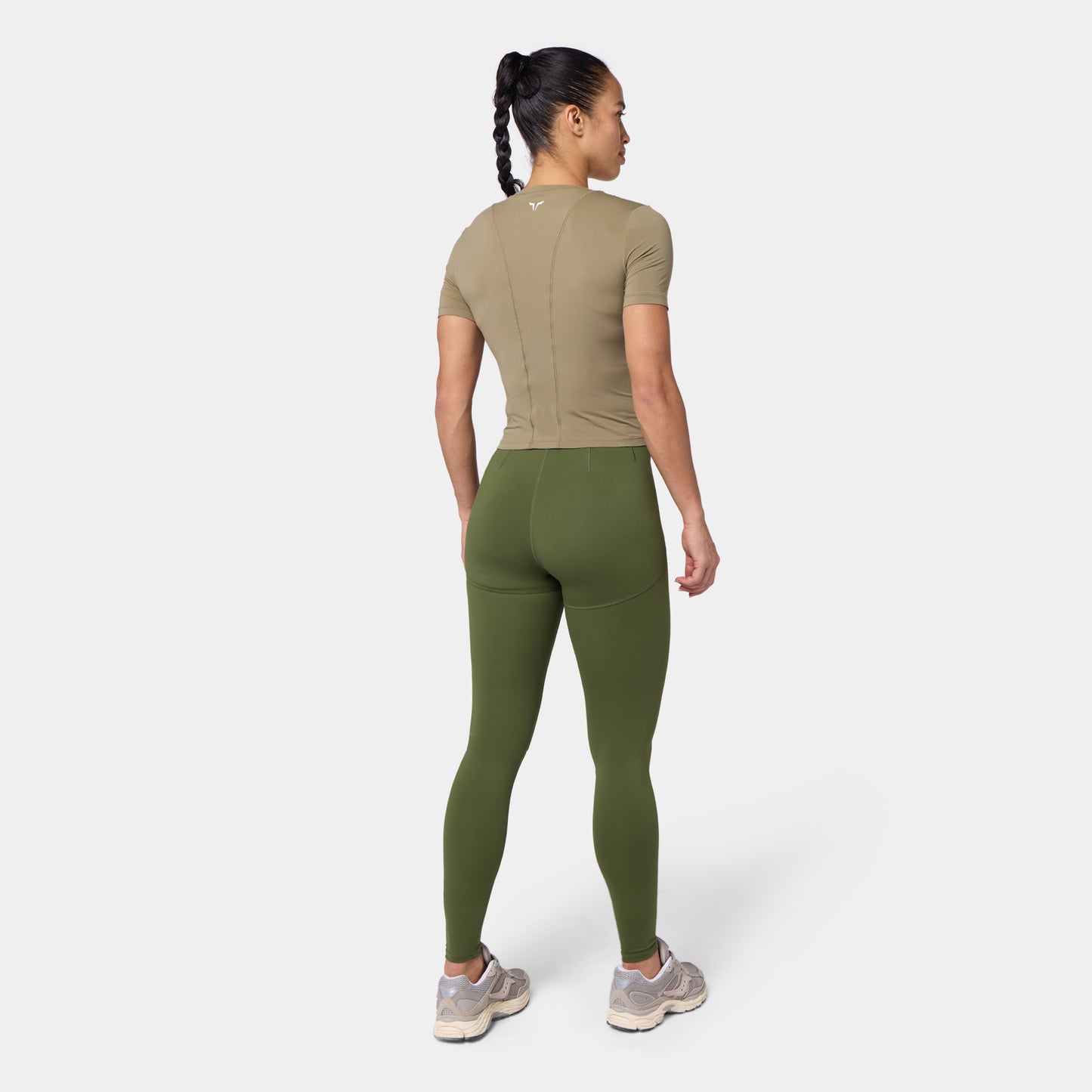 تيشيرت كونتور فائق النعومة - زيتوني