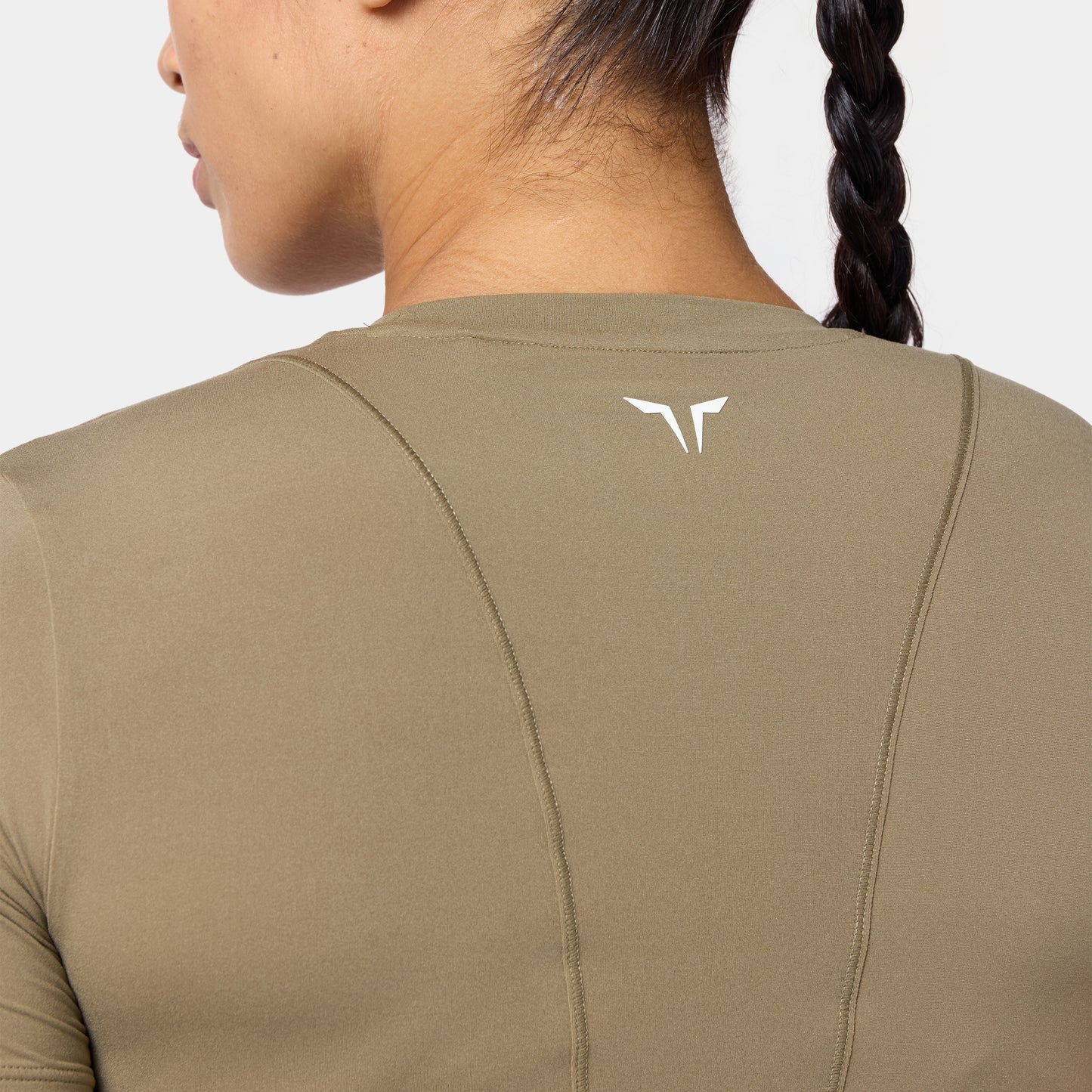 تيشيرت كونتور فائق النعومة - زيتوني