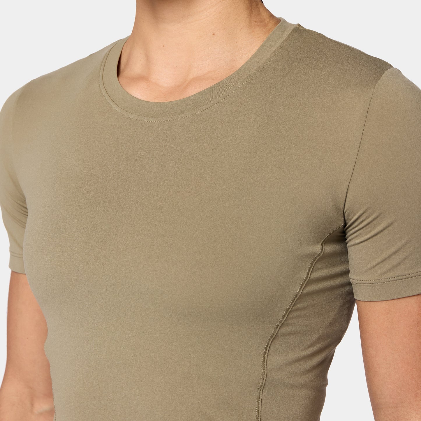 تيشيرت كونتور فائق النعومة - زيتوني