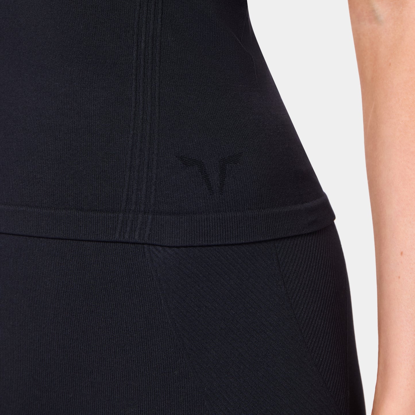 تانك كونتور سيمليس - أسود