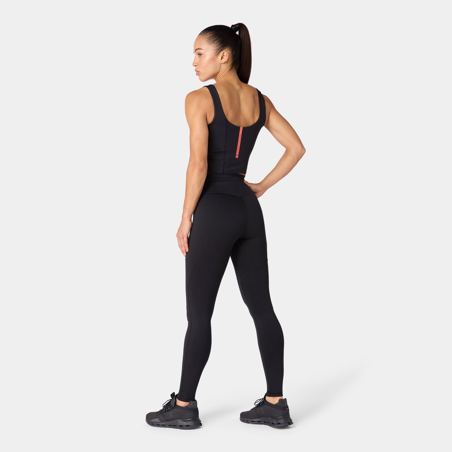 تانك آكت دراي® مع حمالة صدر مبطنة - أسود