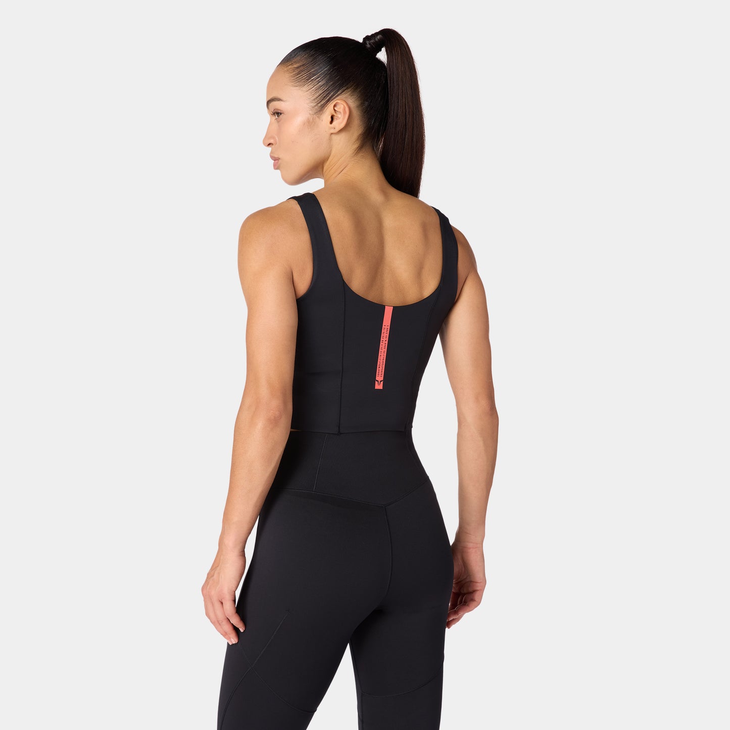 تانك آكت دراي® مع حمالة صدر مبطنة - أسود