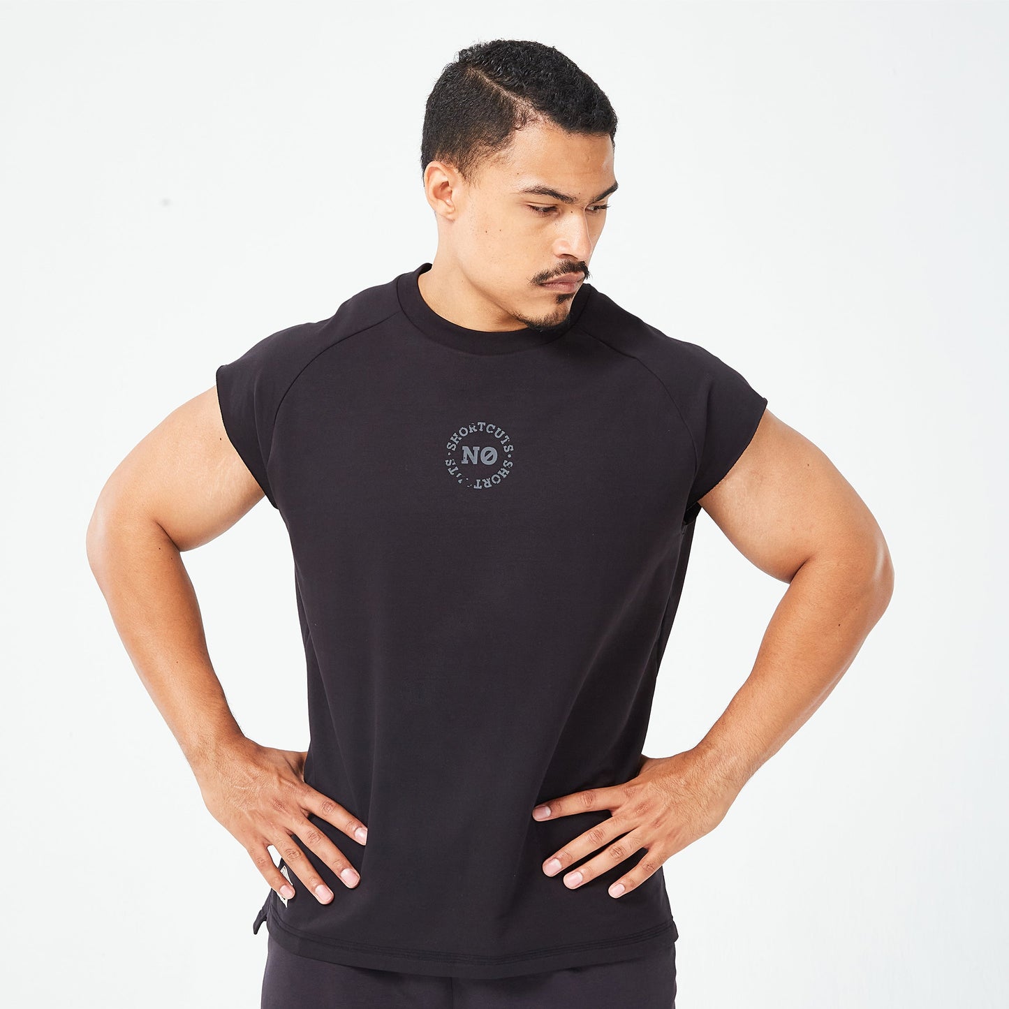 تيشيرت قولدن إيرا ثروباك - أسود