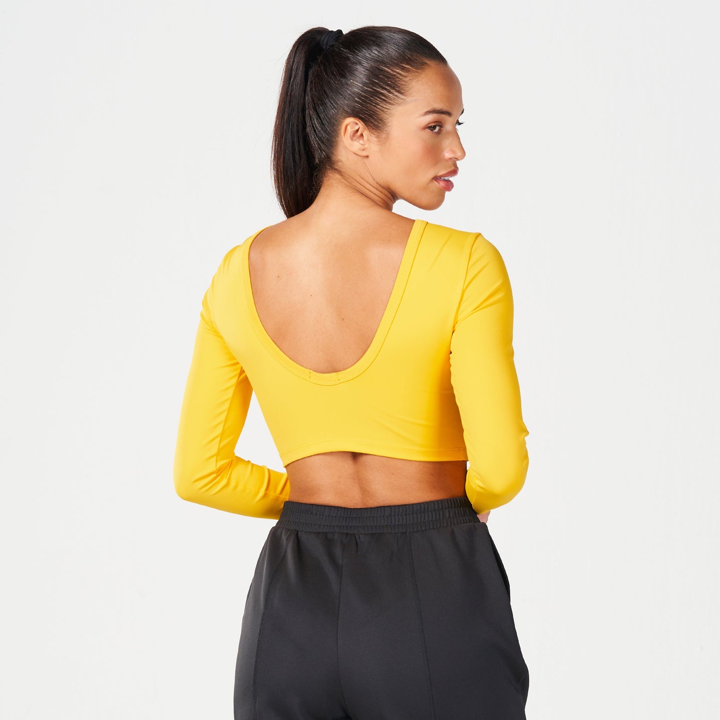 بلوزة واريور 2.0 قصيرة - أصفر شمسي