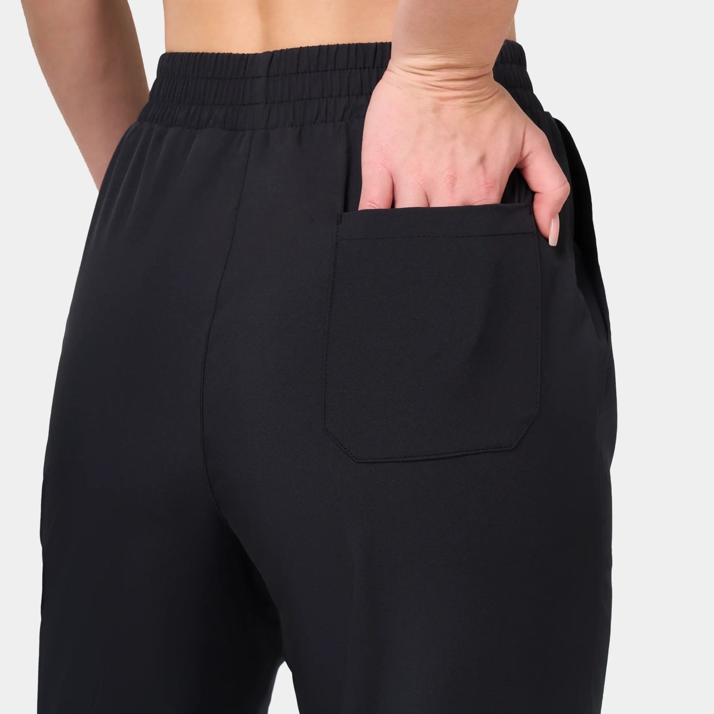 ايسينشال جوقرز مريح بنسيج ووفن المطاطي-أسود