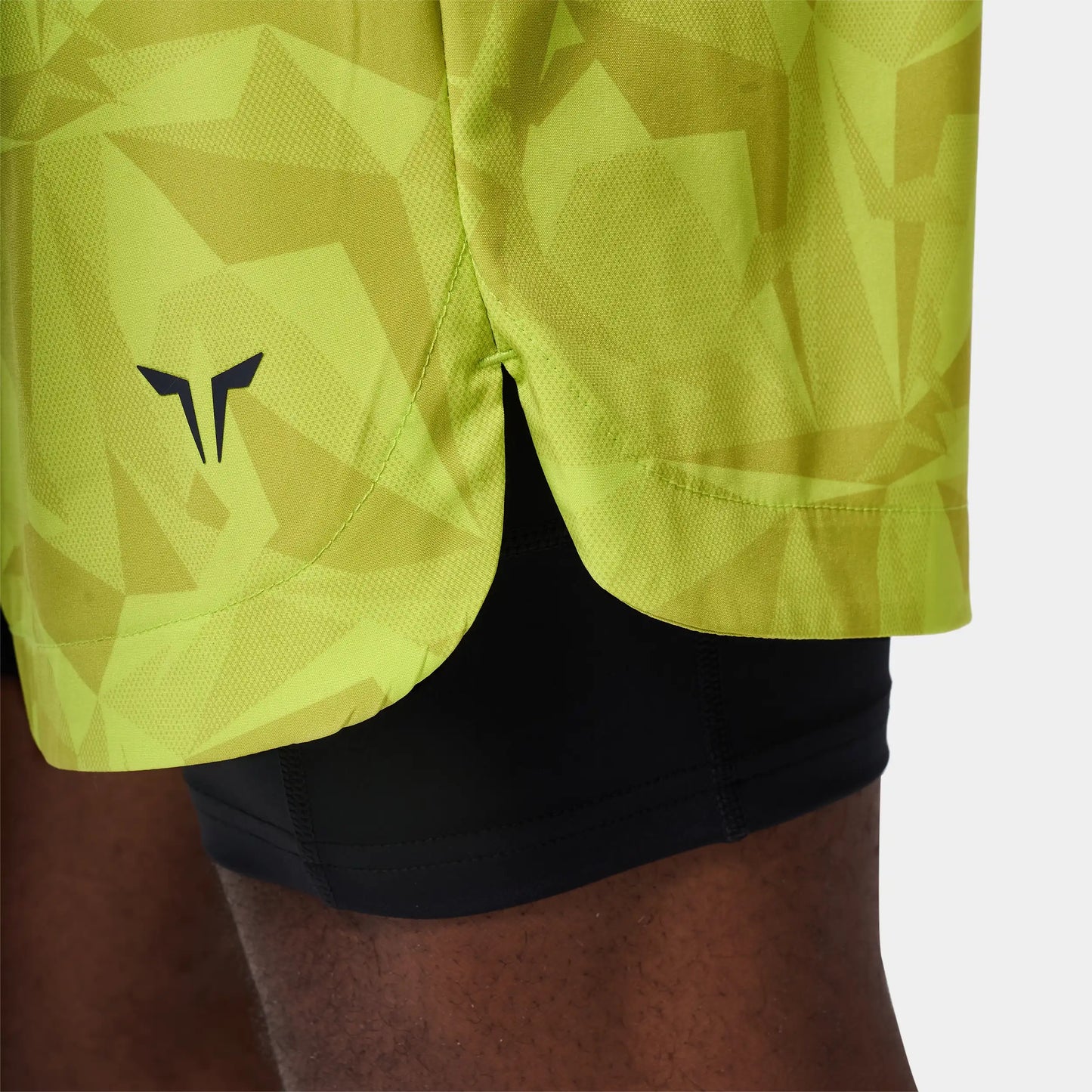 ليمتليس شورت 2 في 1 7 انش - أصفر فسفوري مموه