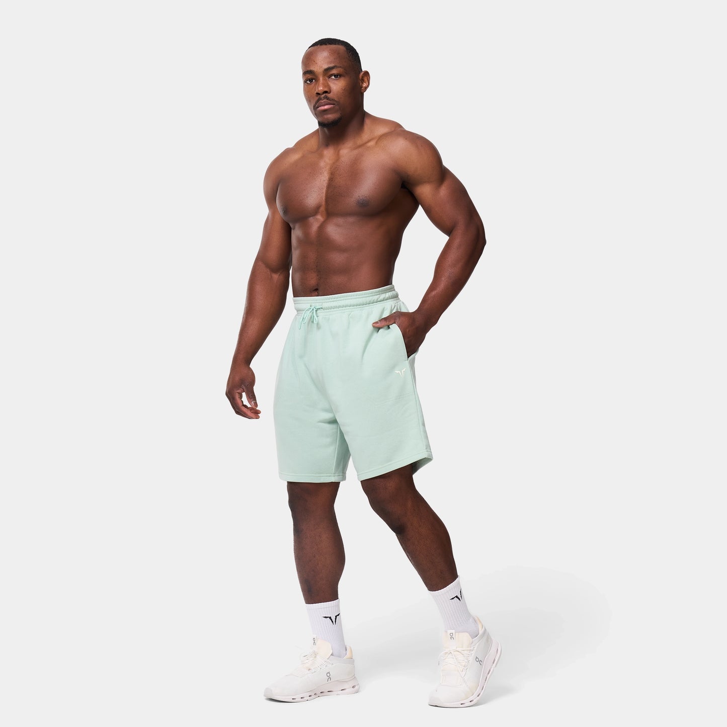 ايسينشال شورت مريح 7 انش- أكوا فاتح