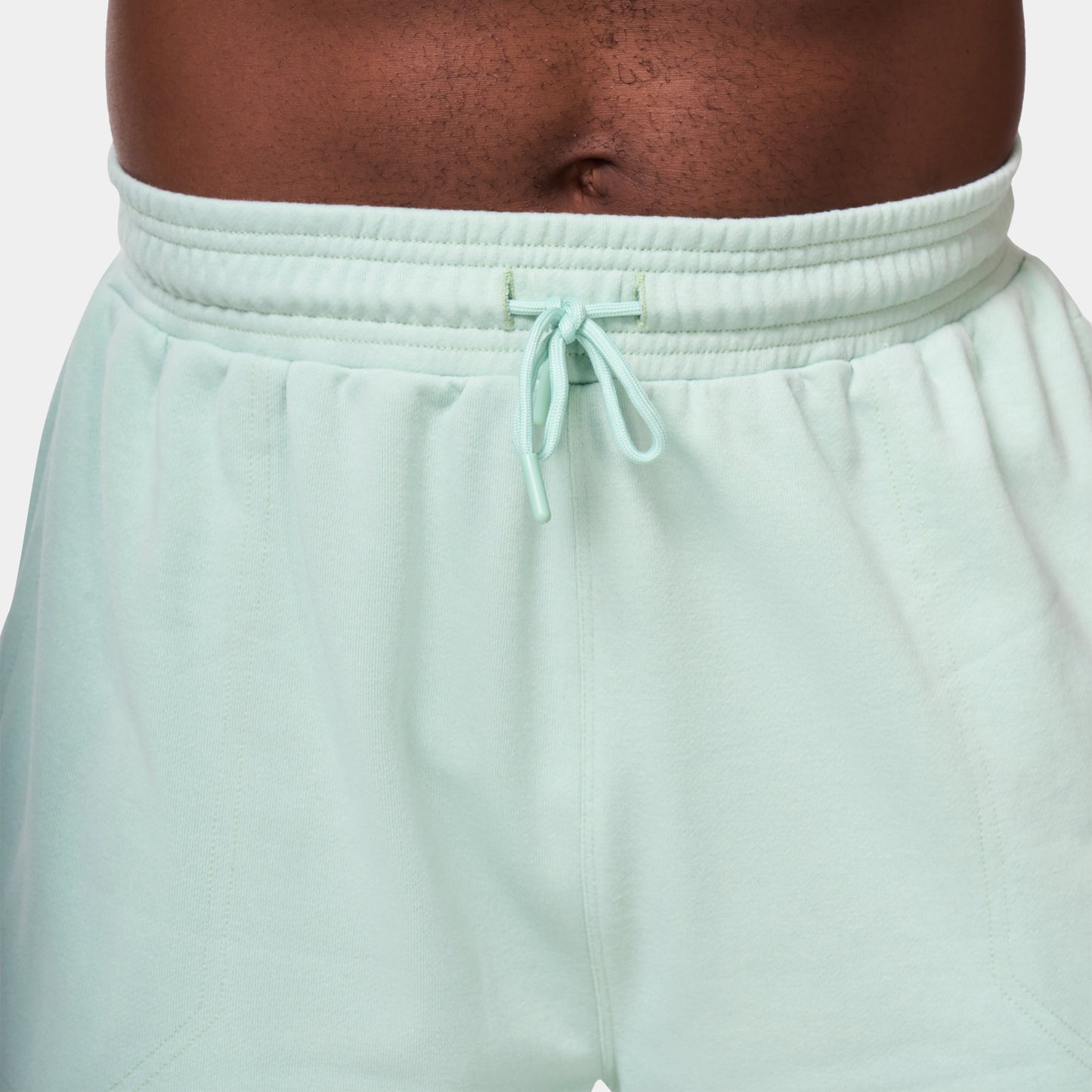 ايسينشال شورت مريح 7 انش- أكوا فاتح