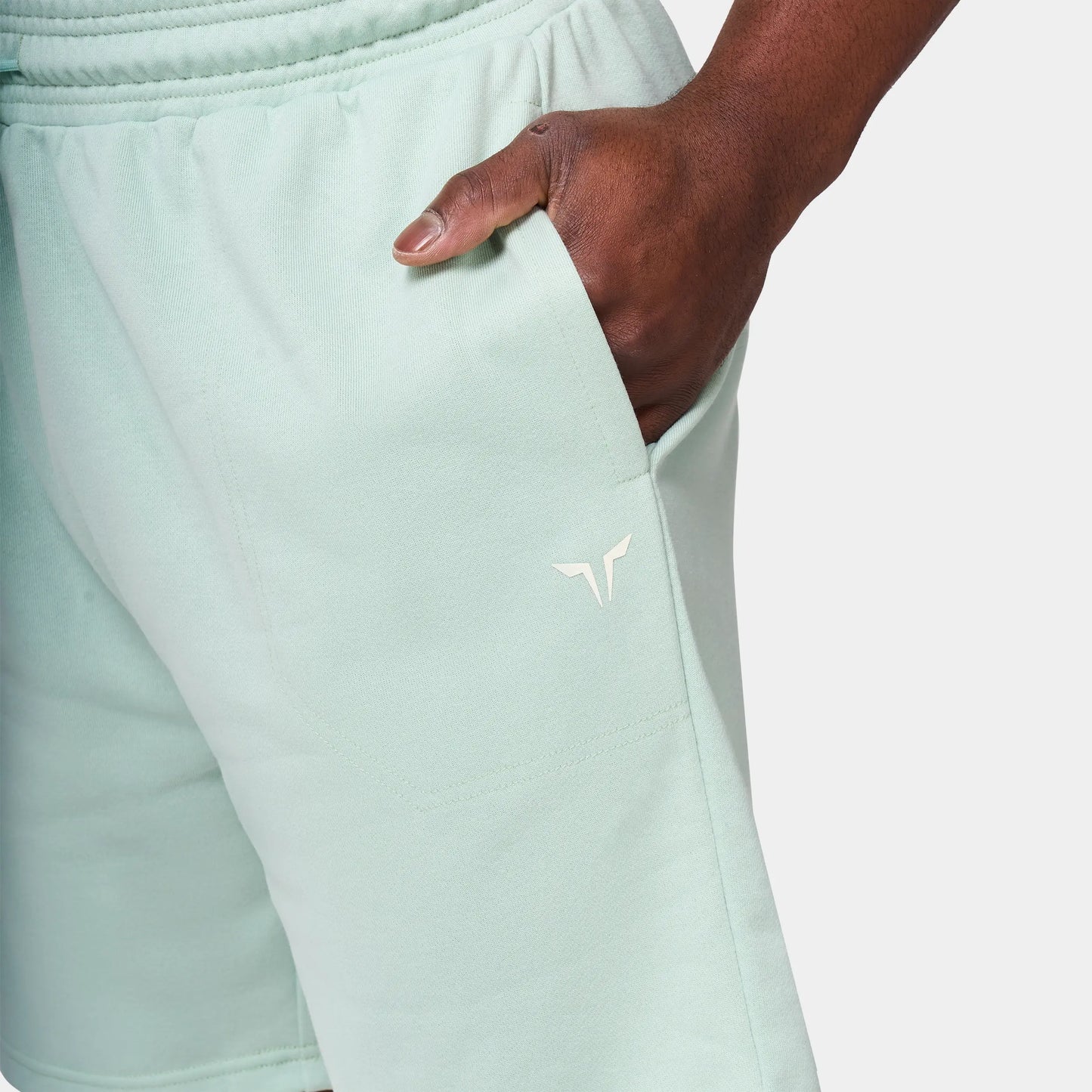 ايسينشال شورت مريح 7 انش- أكوا فاتح