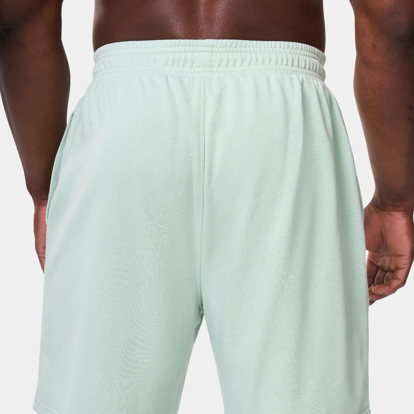 ايسينشال شورت مريح 7 انش- أكوا فاتح