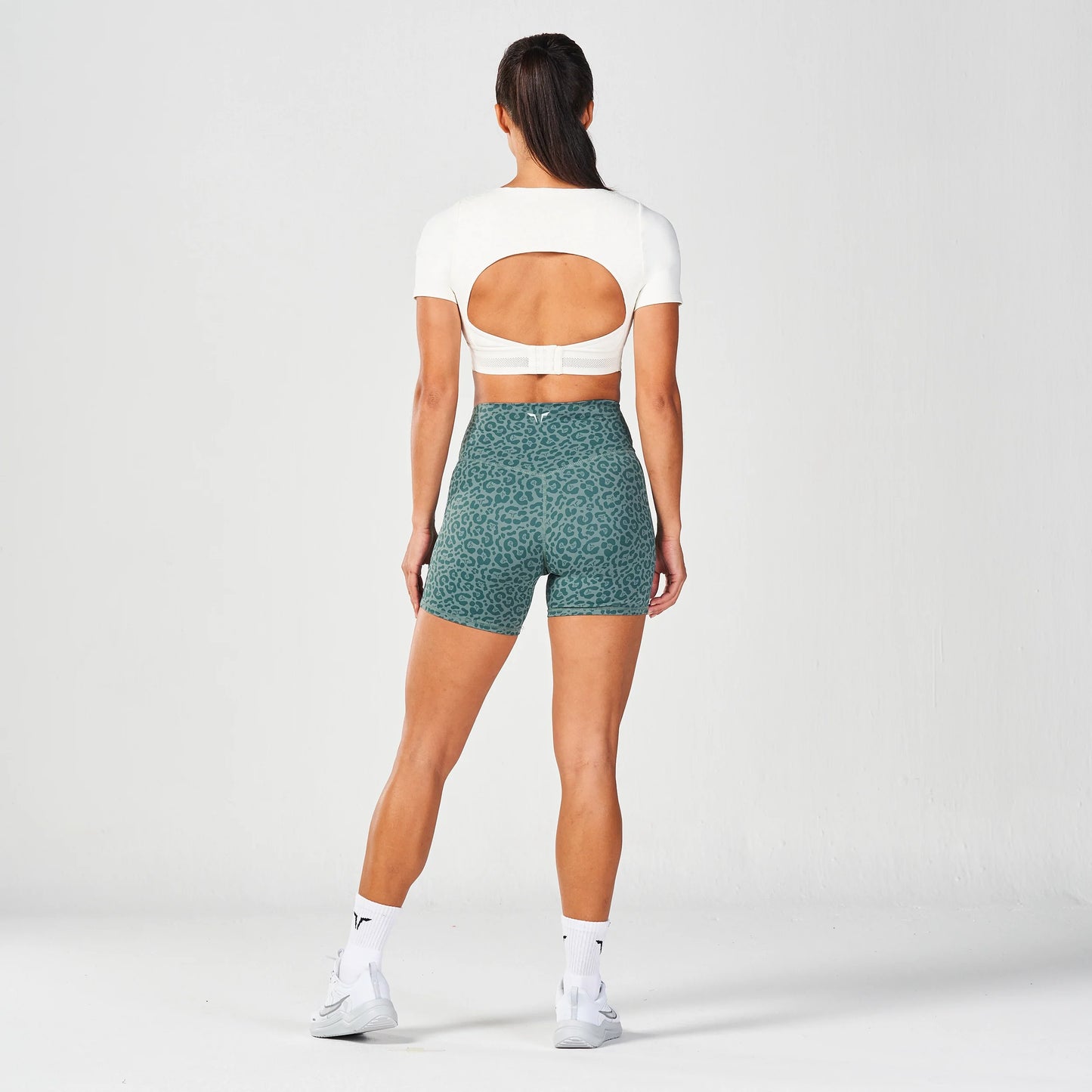 بلوزة بحمالة صدر مدمجة عالية التأثير - أبيض لؤلؤي