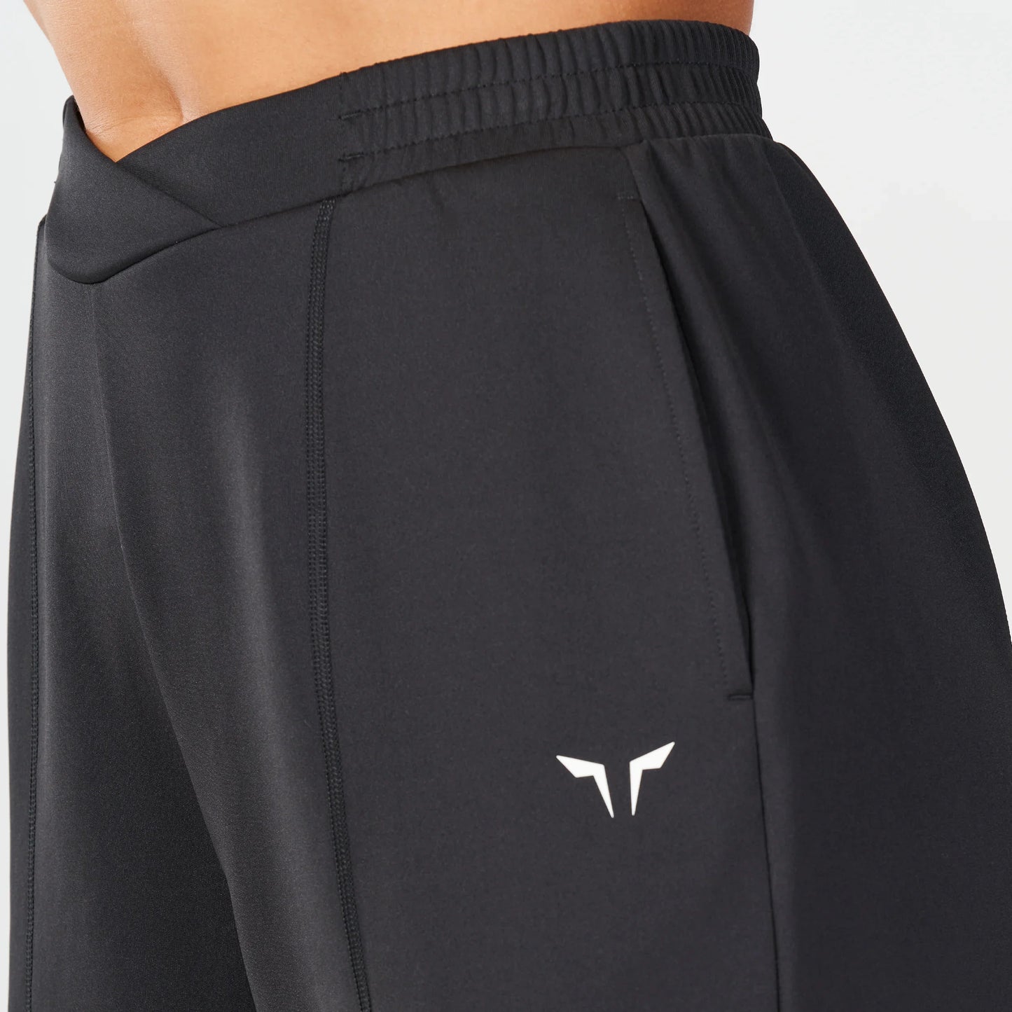 بنطال بقصة مستقيمة وتصميم متقاطع - أسود