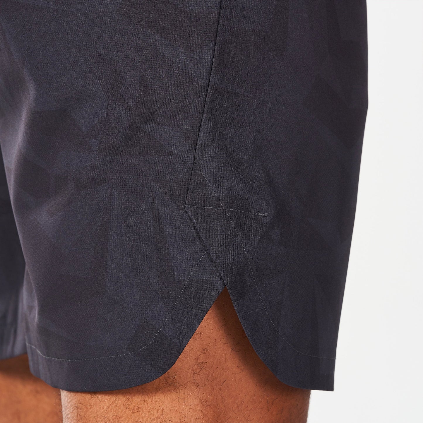 شورت واريور 2.0 بطول 7 بوصة - كامو بنقاط سوداء