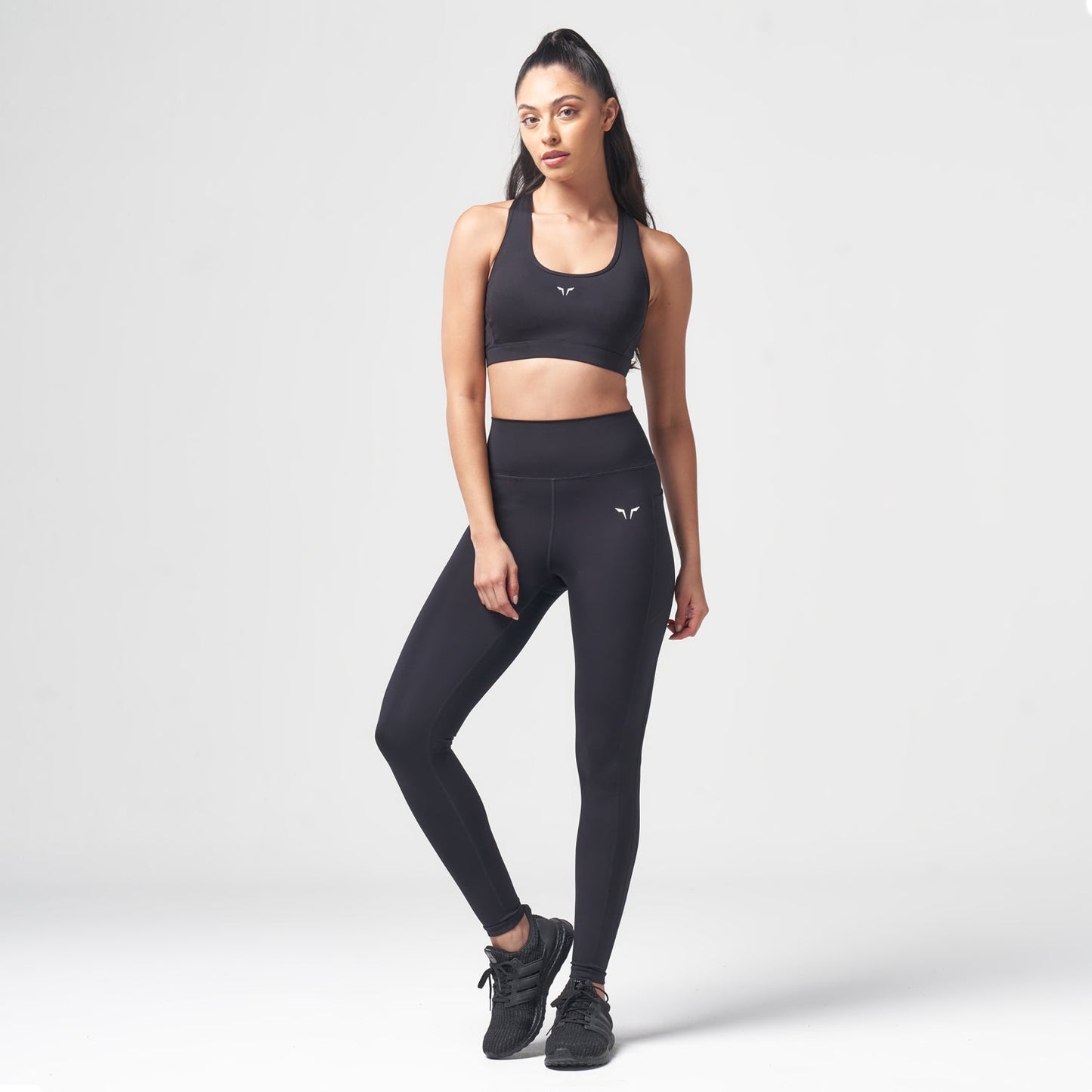 squatwolf-workout-clothes-essential-medium-impact-bra-black-sports-bra-for-gym