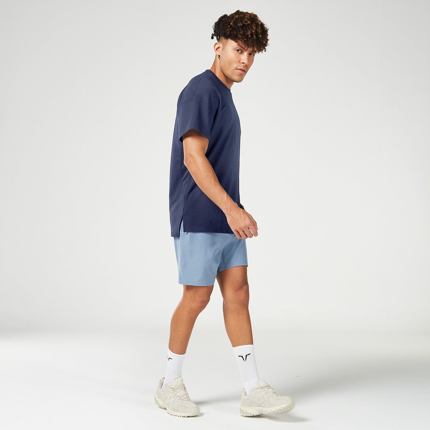 ايسينشال تيشيرت فضفاض- كحلي 