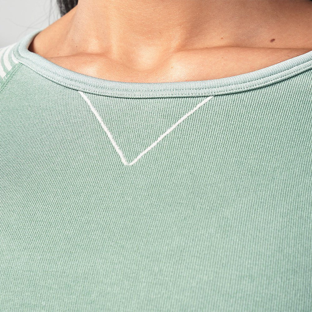 squatwolf-workout-clothes-infinity-stripe-seamless-crop-top-green-surf-gym-t-shirts-for-women