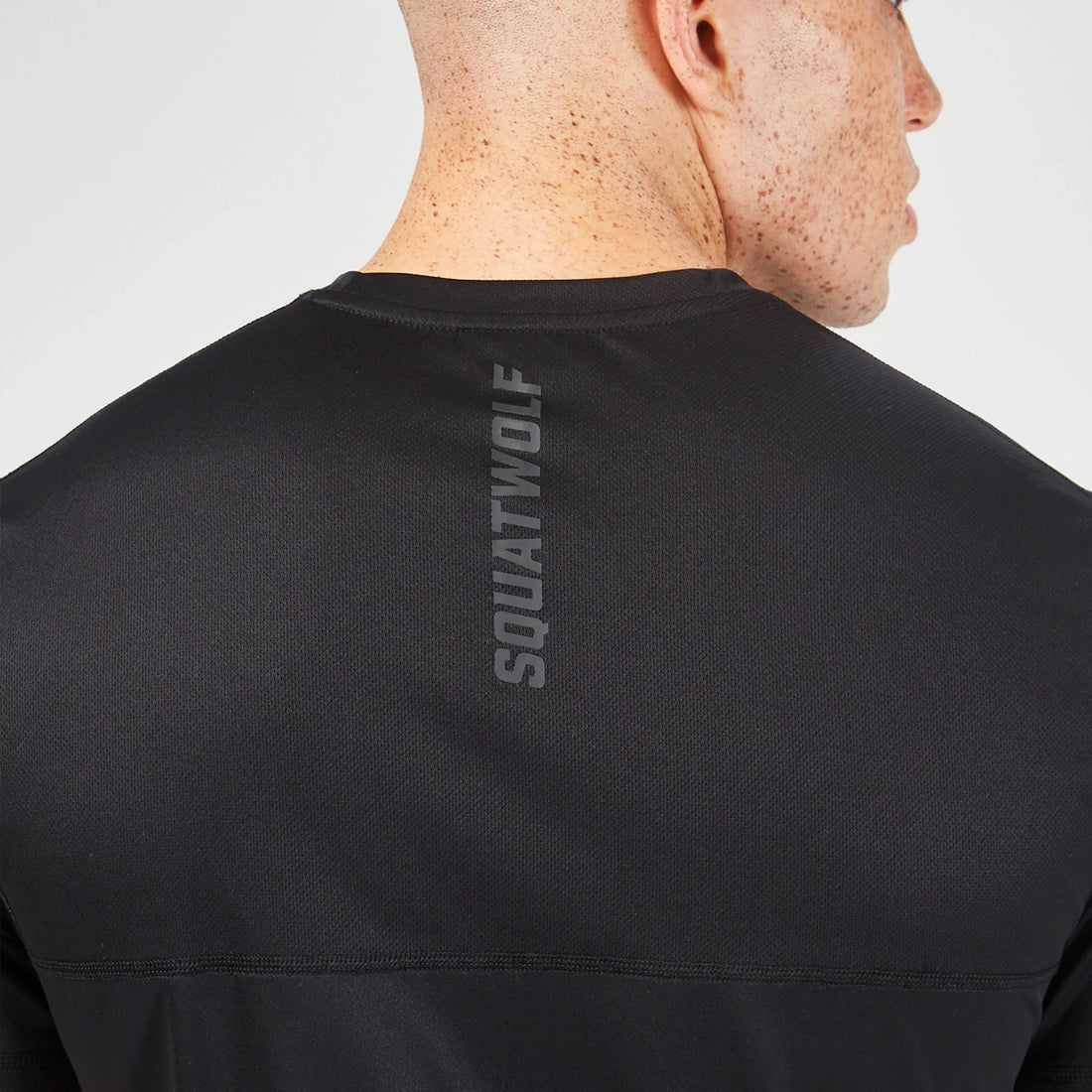 squatwolf-gym-wear-essential-contrast-tee-black-workout-shirts-for-men