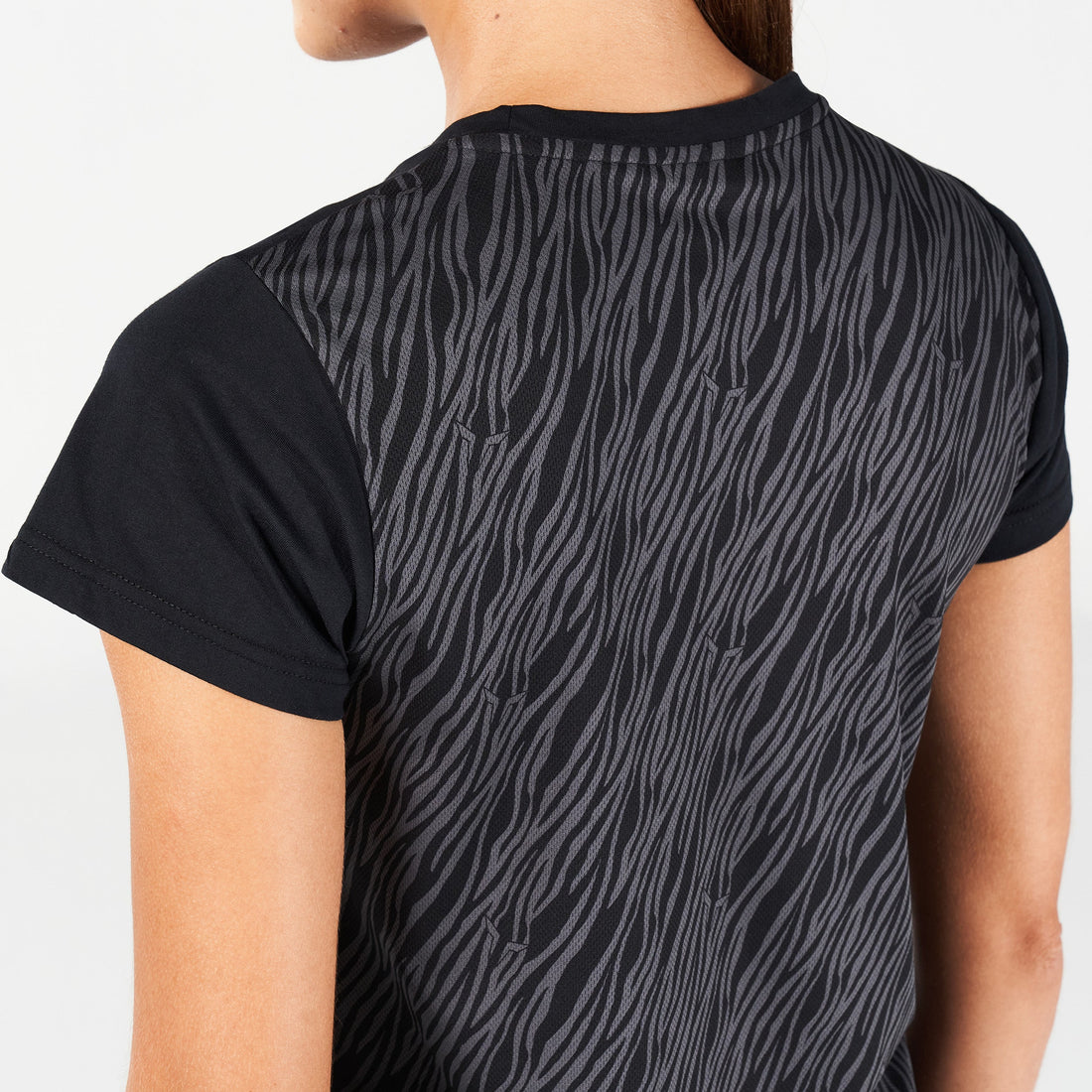 squatwolf-workout-clothes-core-wild-print-back-tee-black-gym-t-shirts-for-women